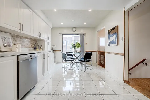Additional property image - 82 Carnival Crt