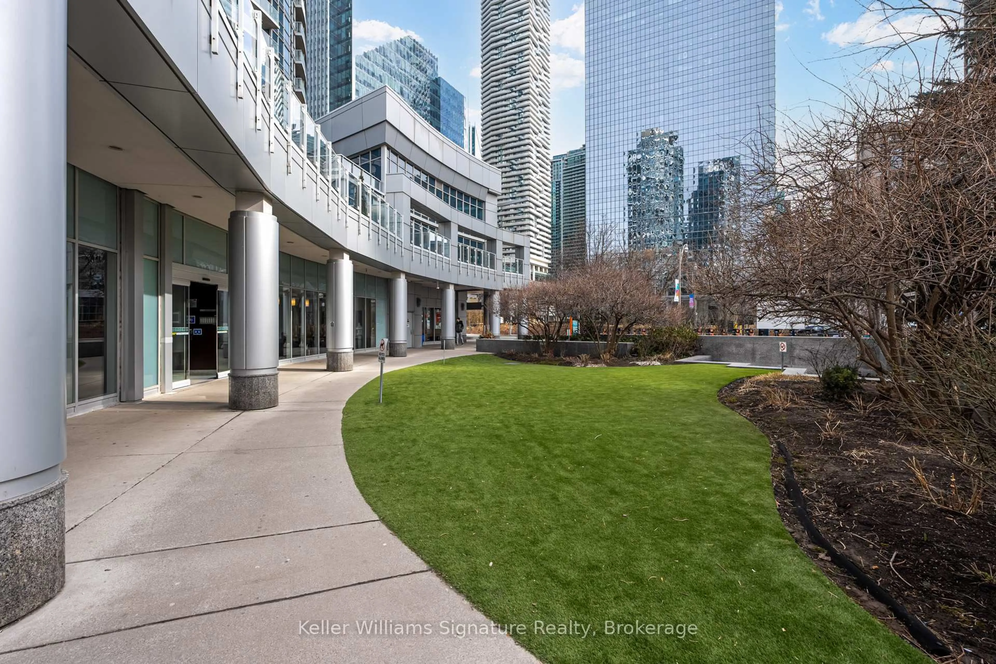 Patio, unknown for 8 York St #1010, Toronto Ontario M5J 2Y2