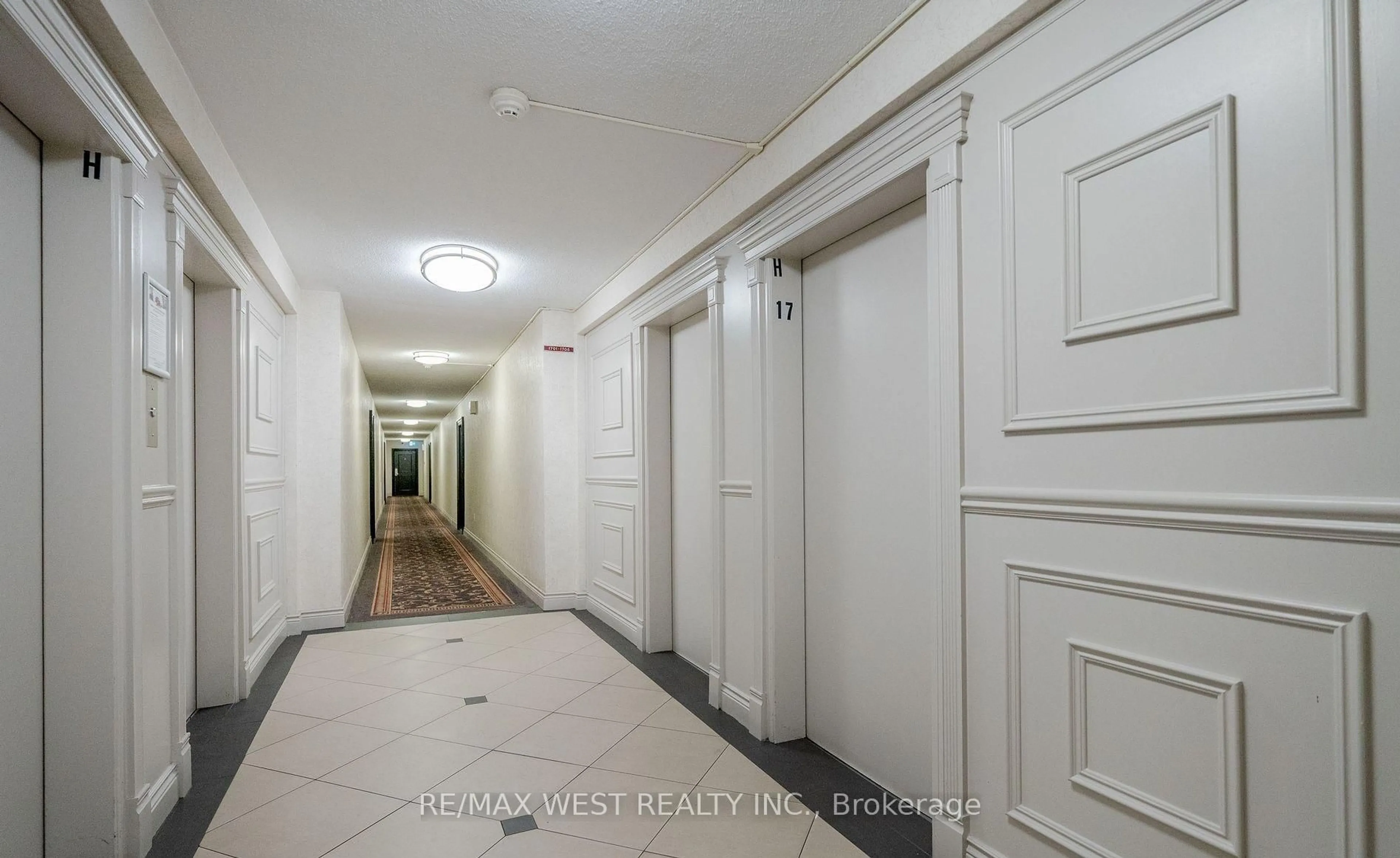 Indoor foyer for 60 Pavane Linkway N/A #1709, Toronto Ontario M3C 2Y6