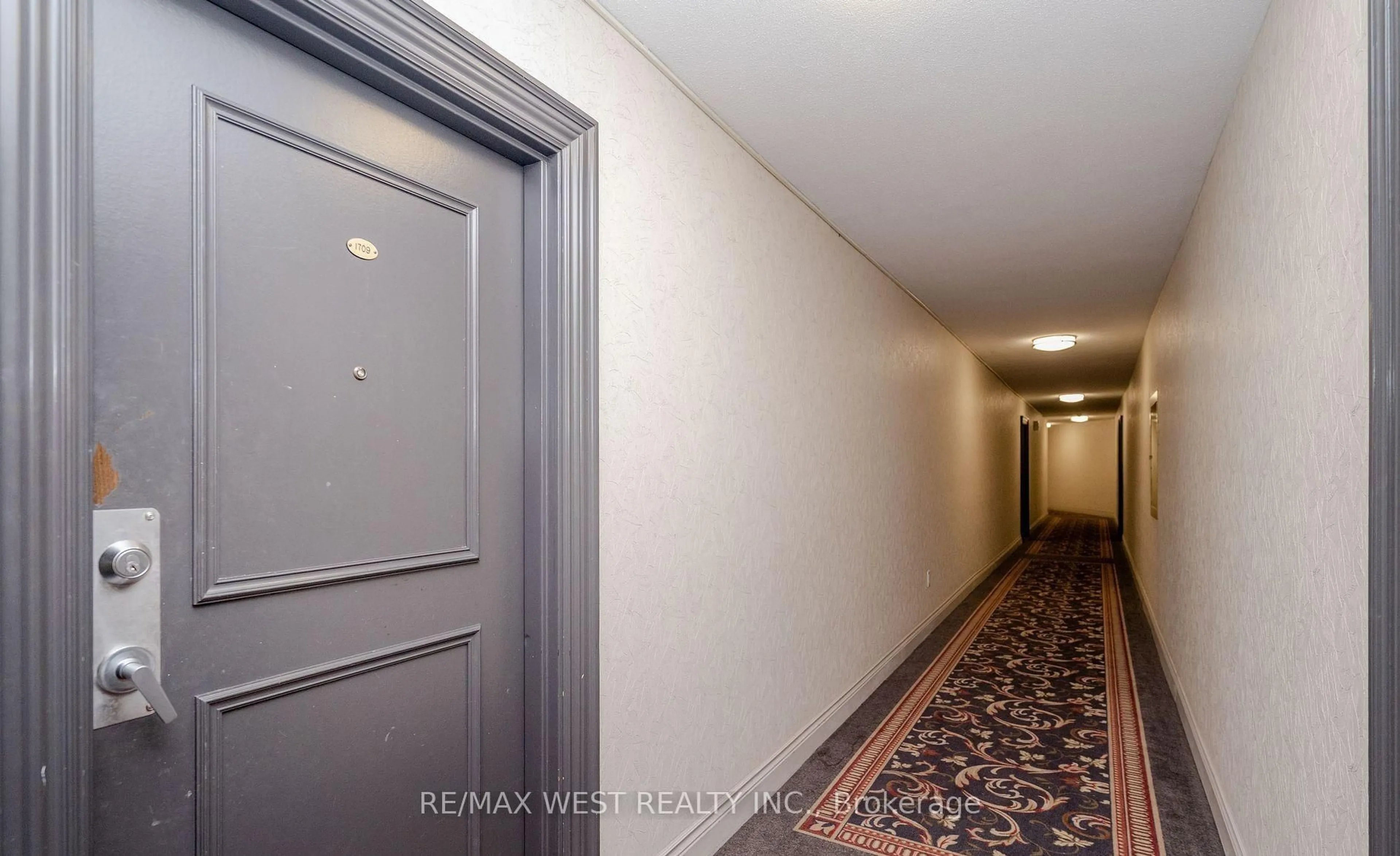 Indoor foyer for 60 Pavane Linkway N/A #1709, Toronto Ontario M3C 2Y6