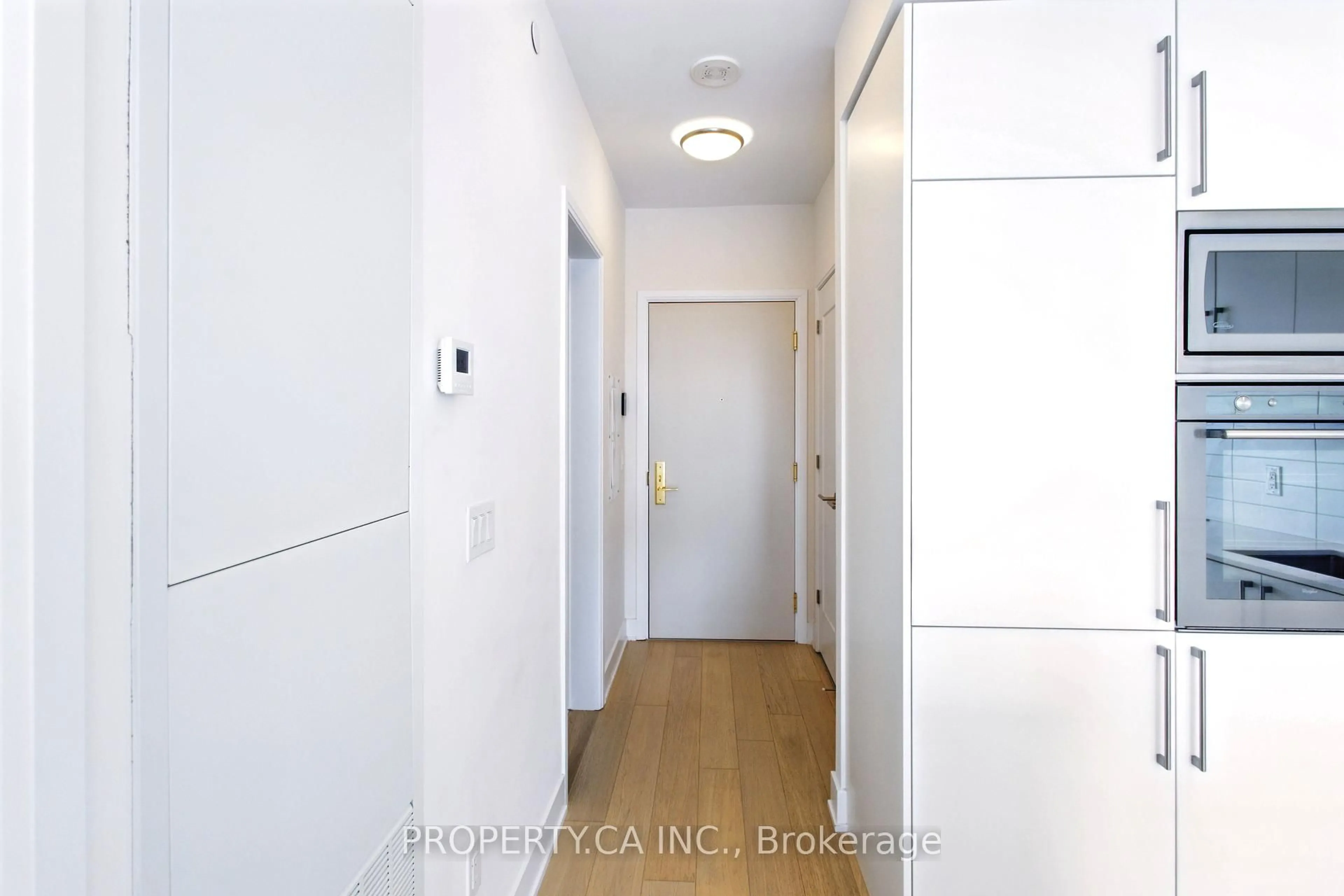 Indoor entryway for 88 Cumberland St #1403, Toronto Ontario M5R 1A3