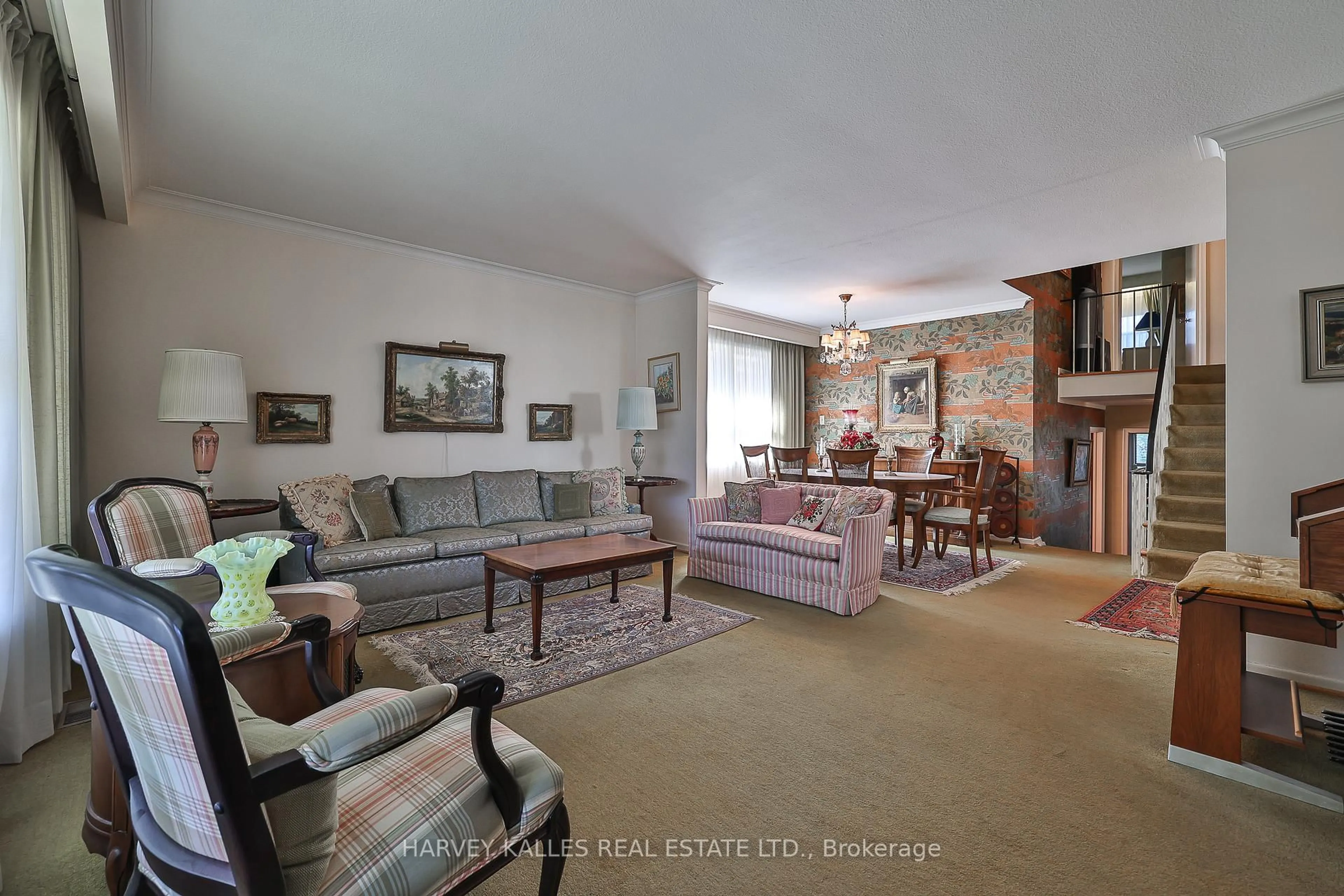 Living room with furniture, unknown for 140 Fenn Ave, Toronto Ontario M2P 1X6
