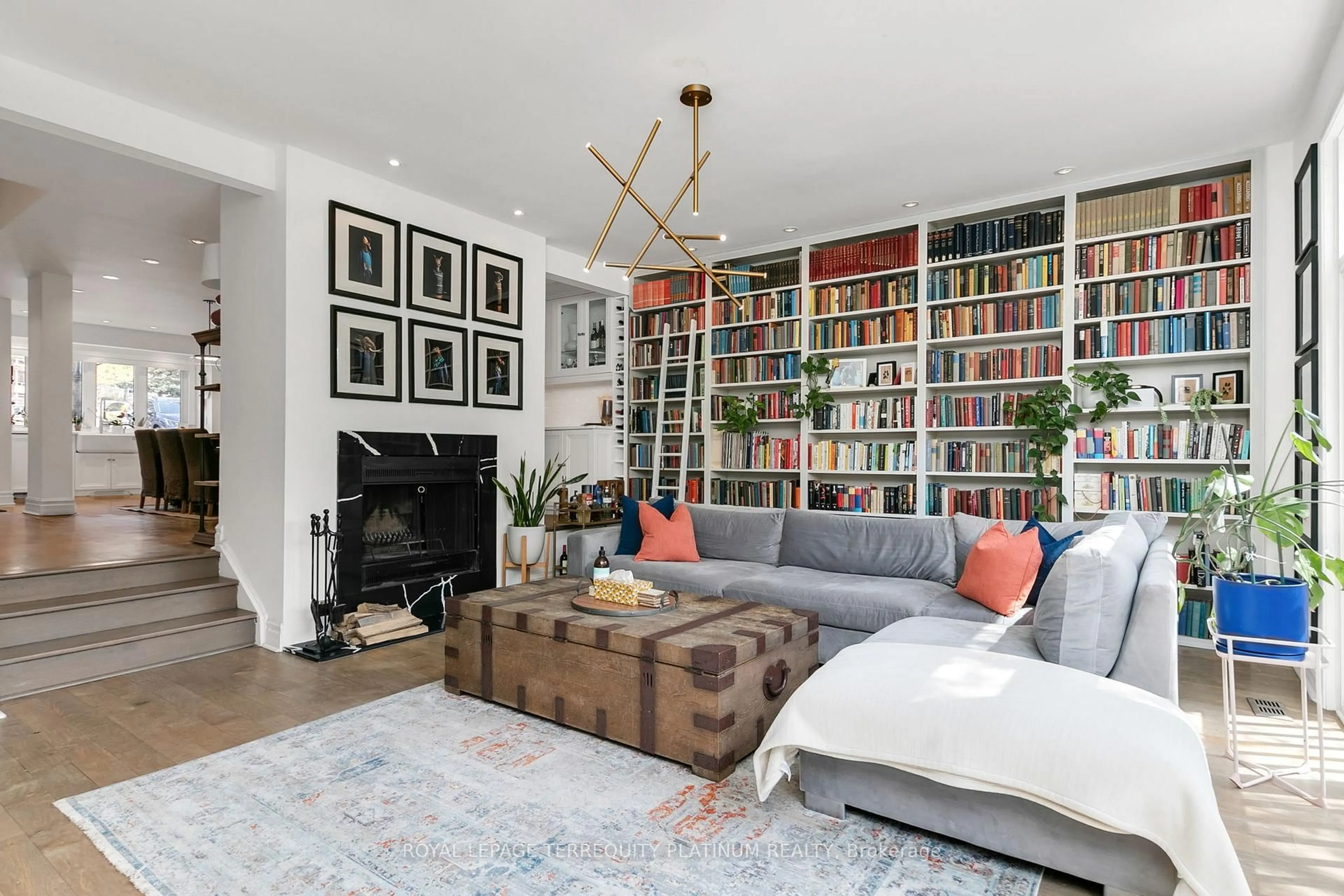 Living room with furniture, unknown for 17 Rainbow Creekway N/A, Toronto Ontario M2K 2T9
