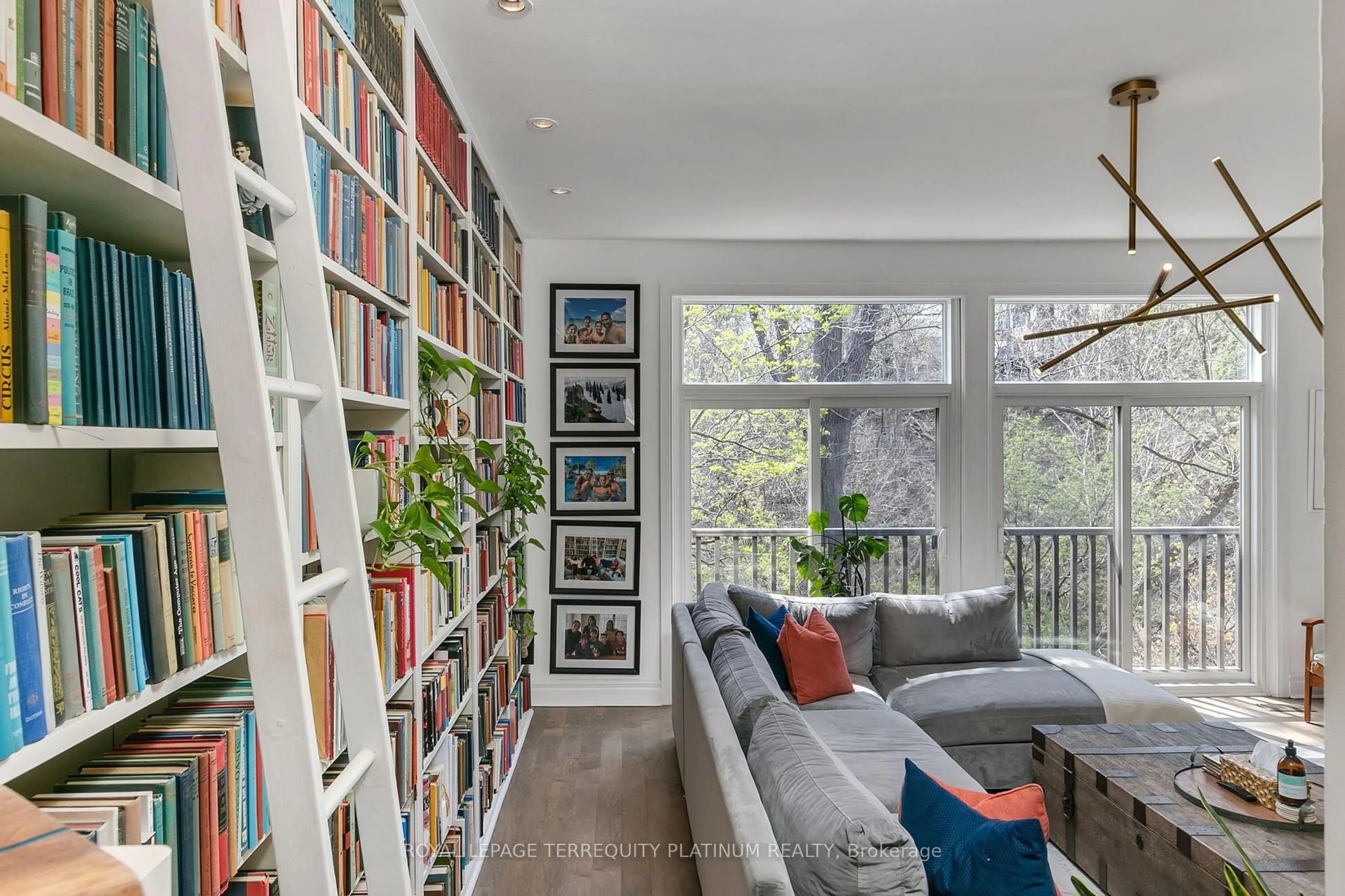 Living room with furniture, unknown for 17 Rainbow Creekway N/A, Toronto Ontario M2K 2T9