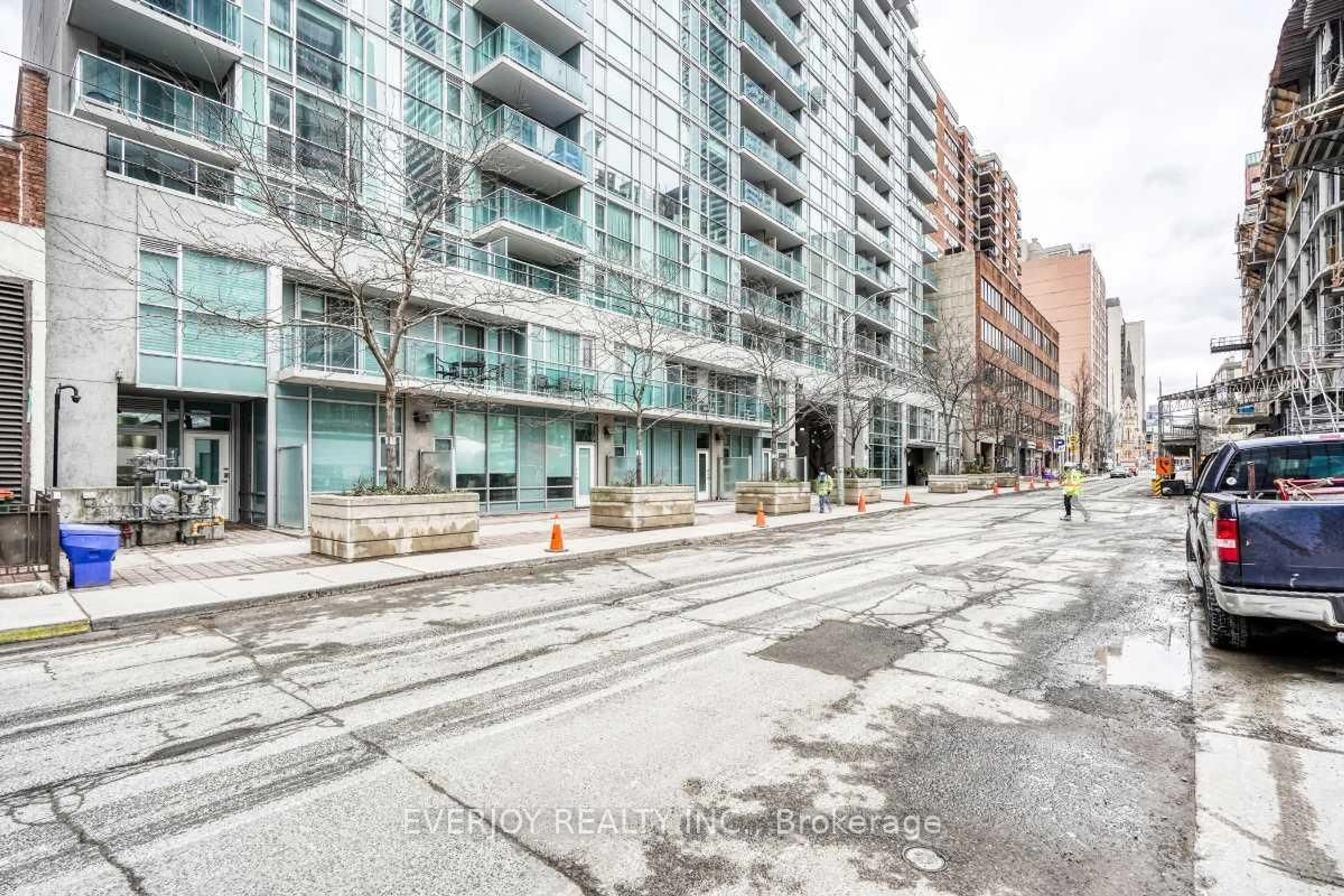 Patio, street for 96 St Patrick St #103, Toronto Ontario M5T 1V2
