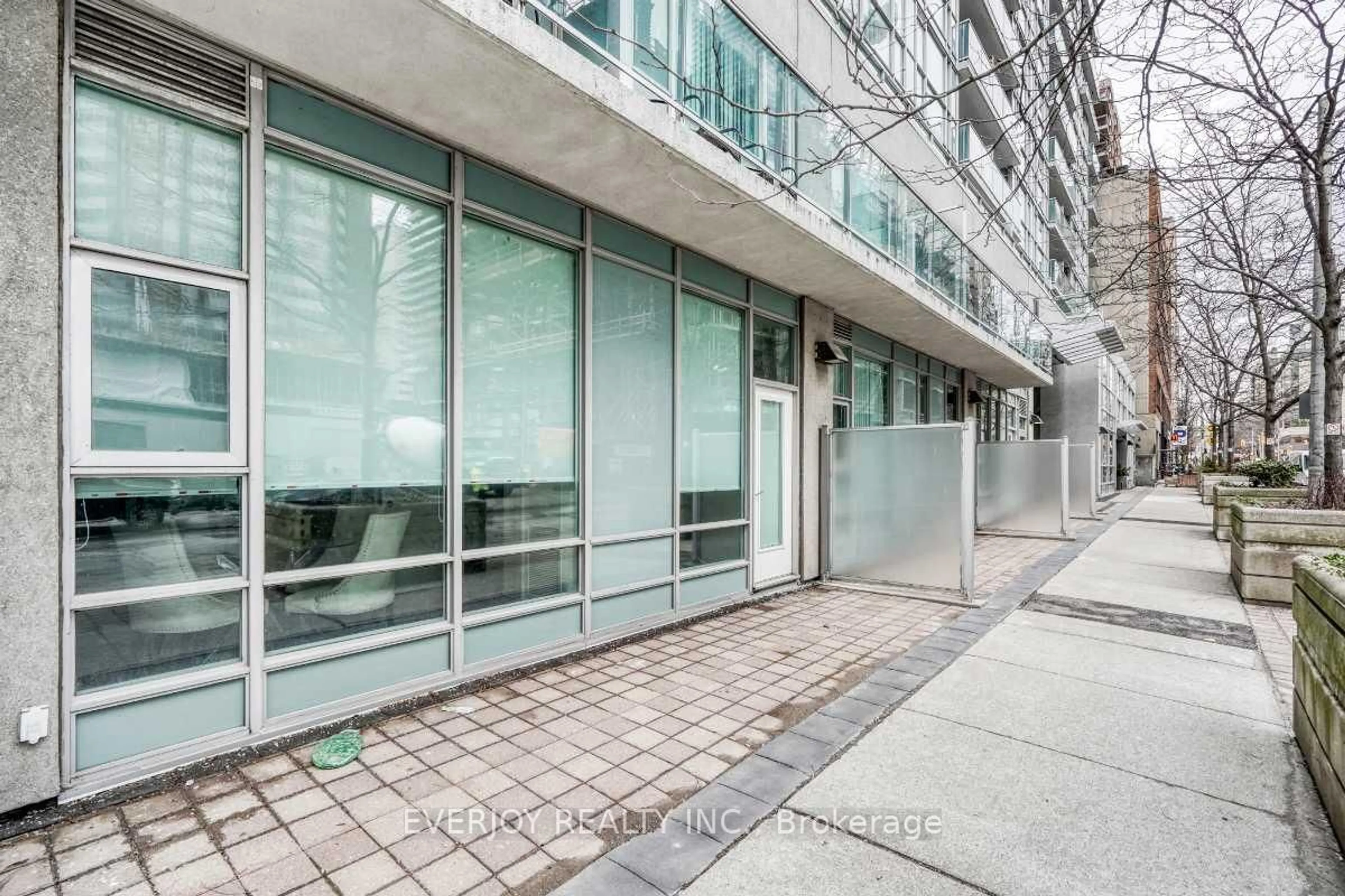Indoor foyer for 96 St Patrick St #103, Toronto Ontario M5T 1V2