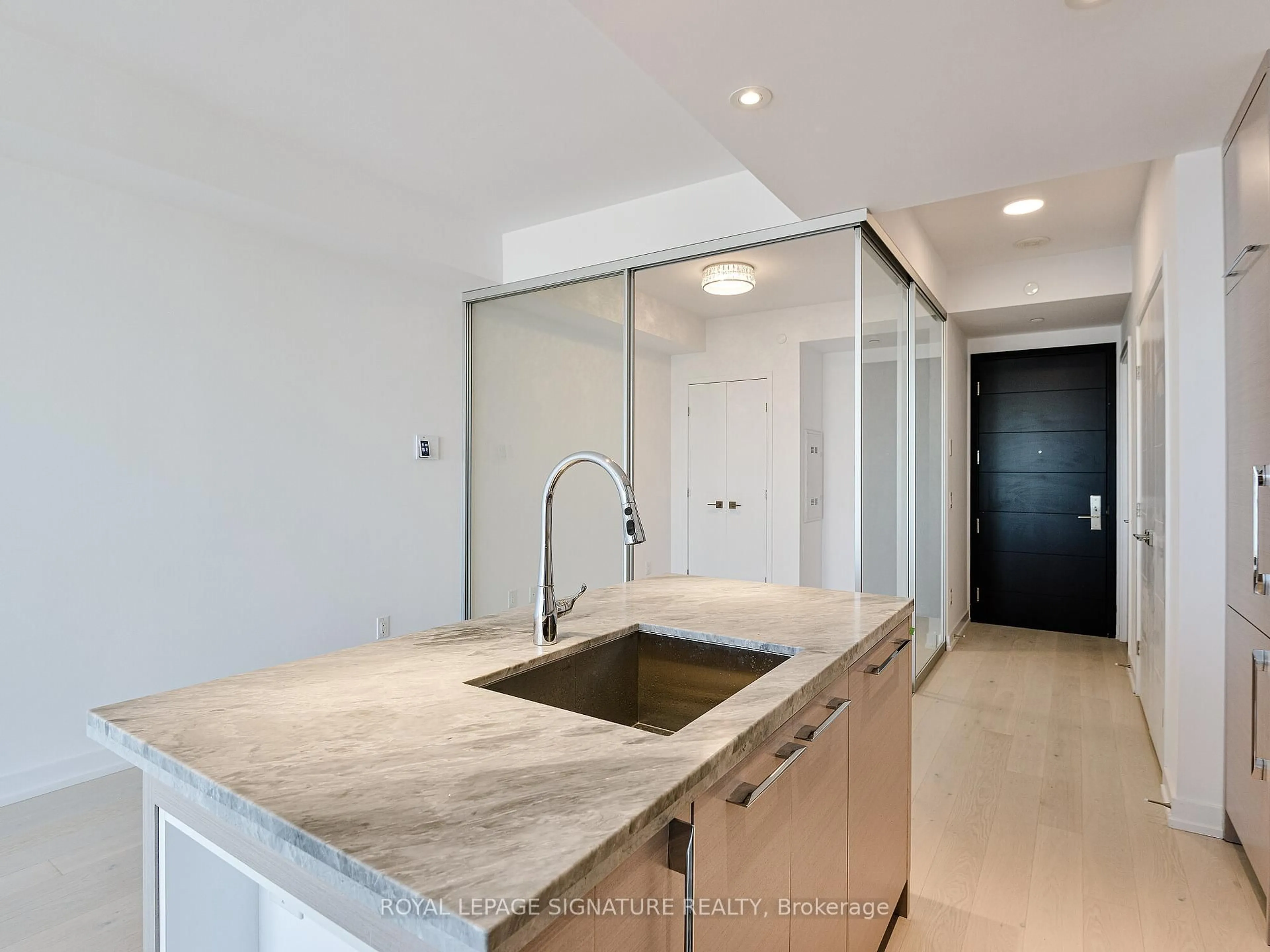 Unknown for 488 University Ave #3805, Toronto Ontario M5G 0C1