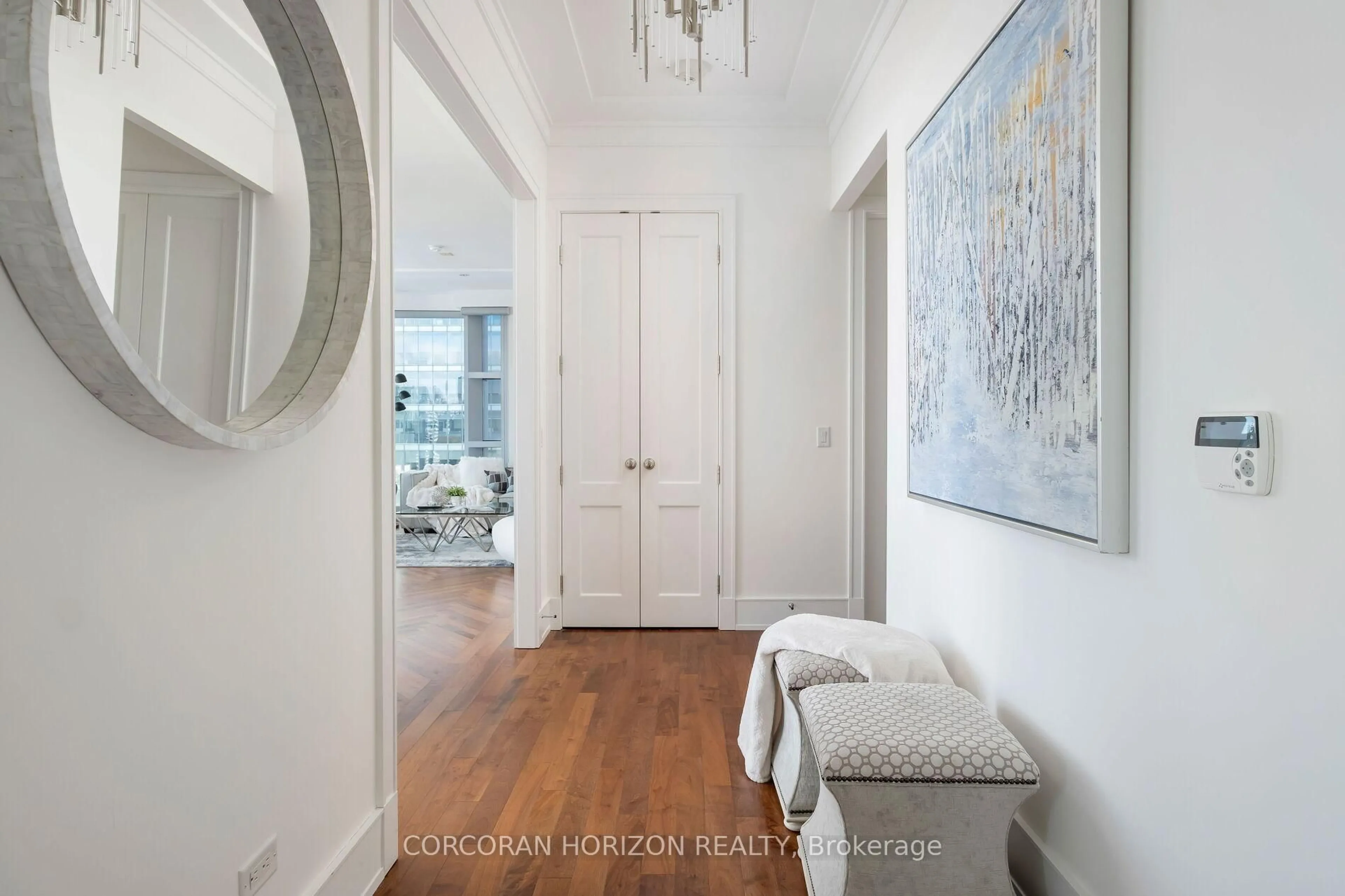 Indoor entryway for 183 Wellington St #3703, Toronto Ontario M5V 0A1