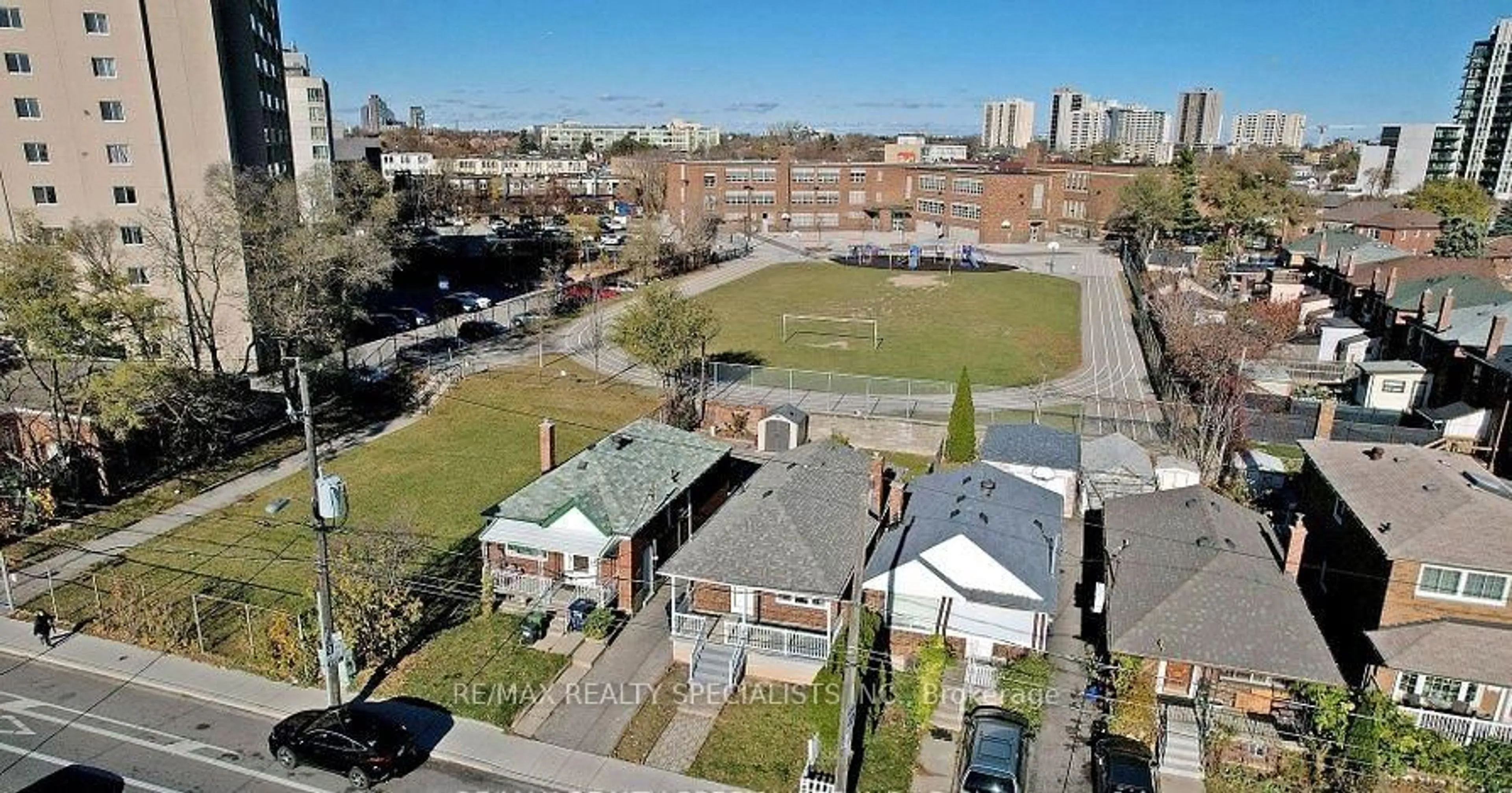 A pic from outside/outdoor area/front of a property/back of a property/a pic from drone, city buildings view from balcony for 739 Vaughan Rd, Toronto Ontario M6E 2Z2