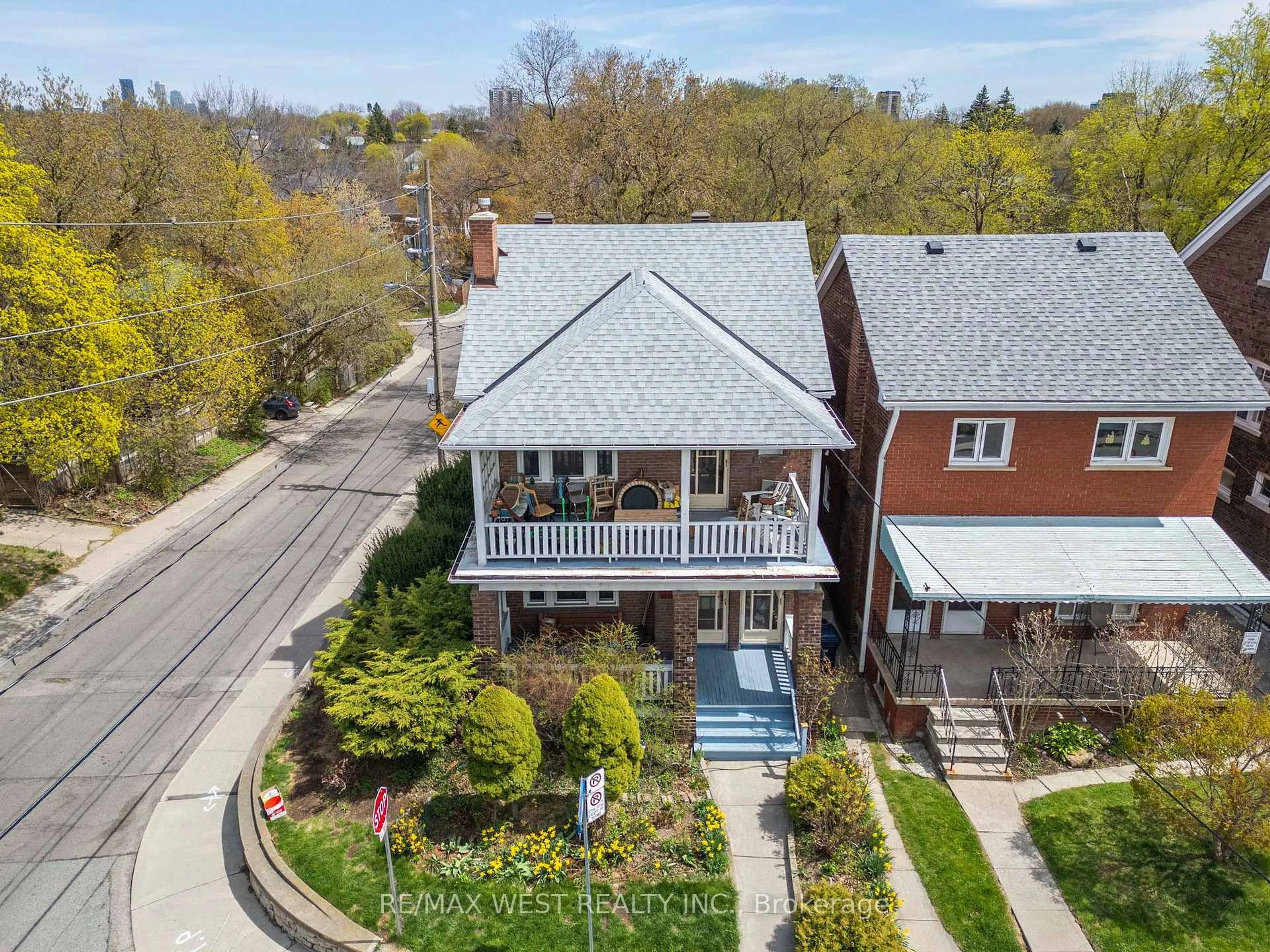 A pic from outside/outdoor area/front of a property/back of a property/a pic from drone, street for 53 Robina Ave, Toronto Ontario M6C 3Y5