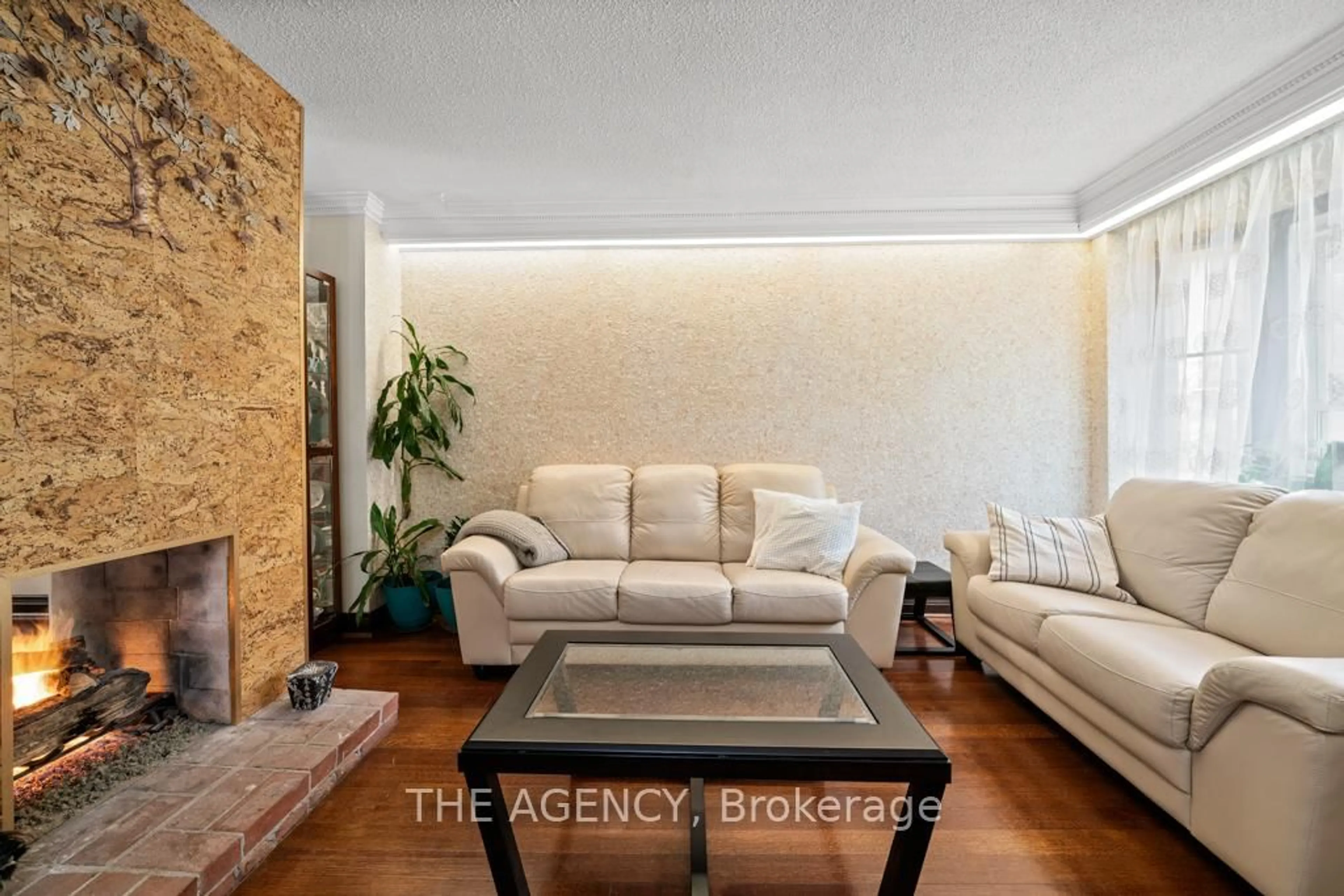 Living room with furniture, unknown for 111 Seaton St, Toronto Ontario M5A 2T2