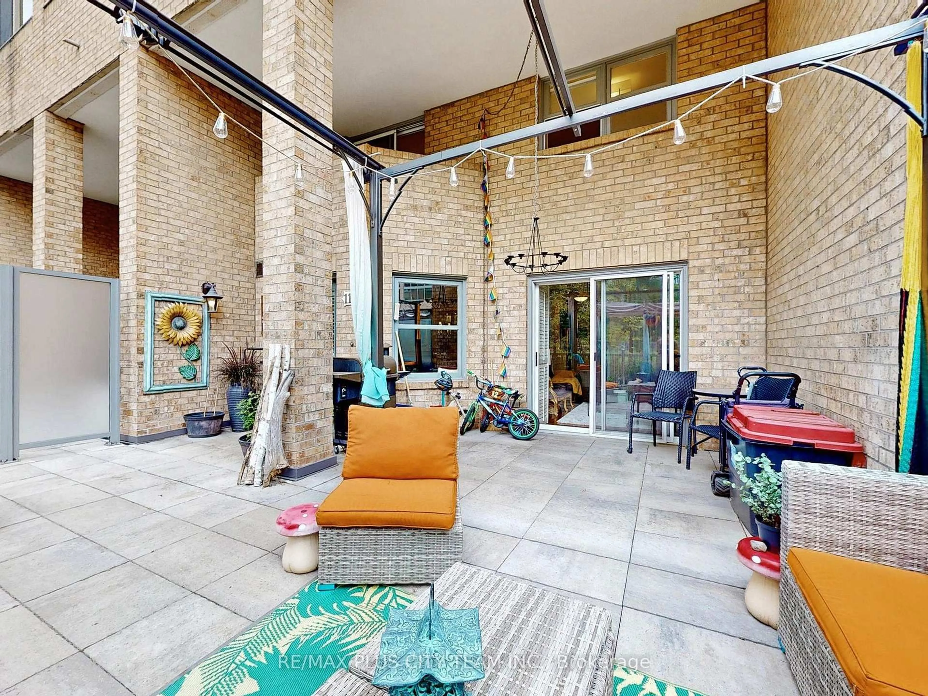 Patio, unknown for 60 Homewood Ave #TH 112, Toronto Ontario M4Y 2X4