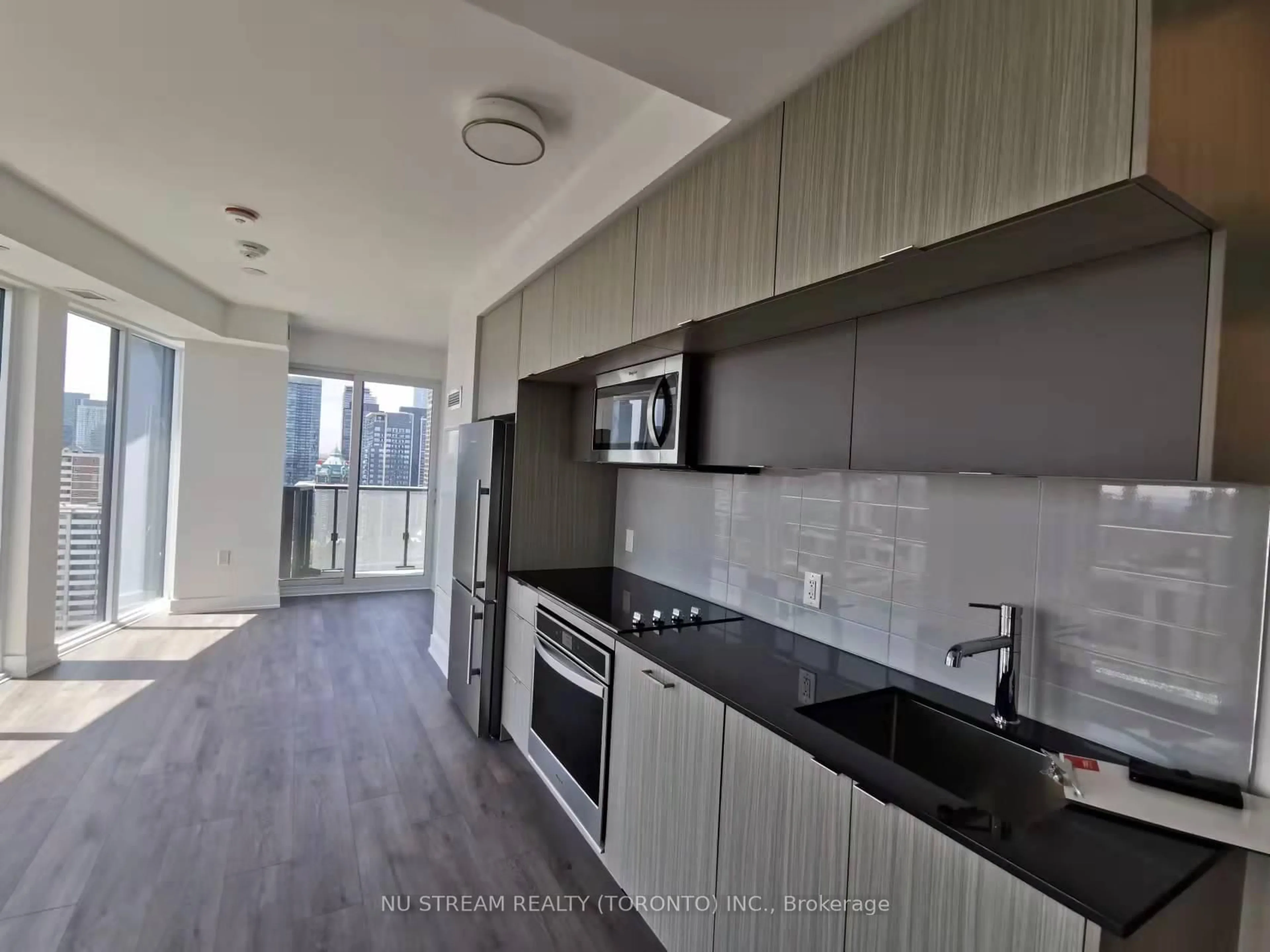 Standard kitchen, unknown for 575 Bloor St #2808, Toronto Ontario M4W 0B2