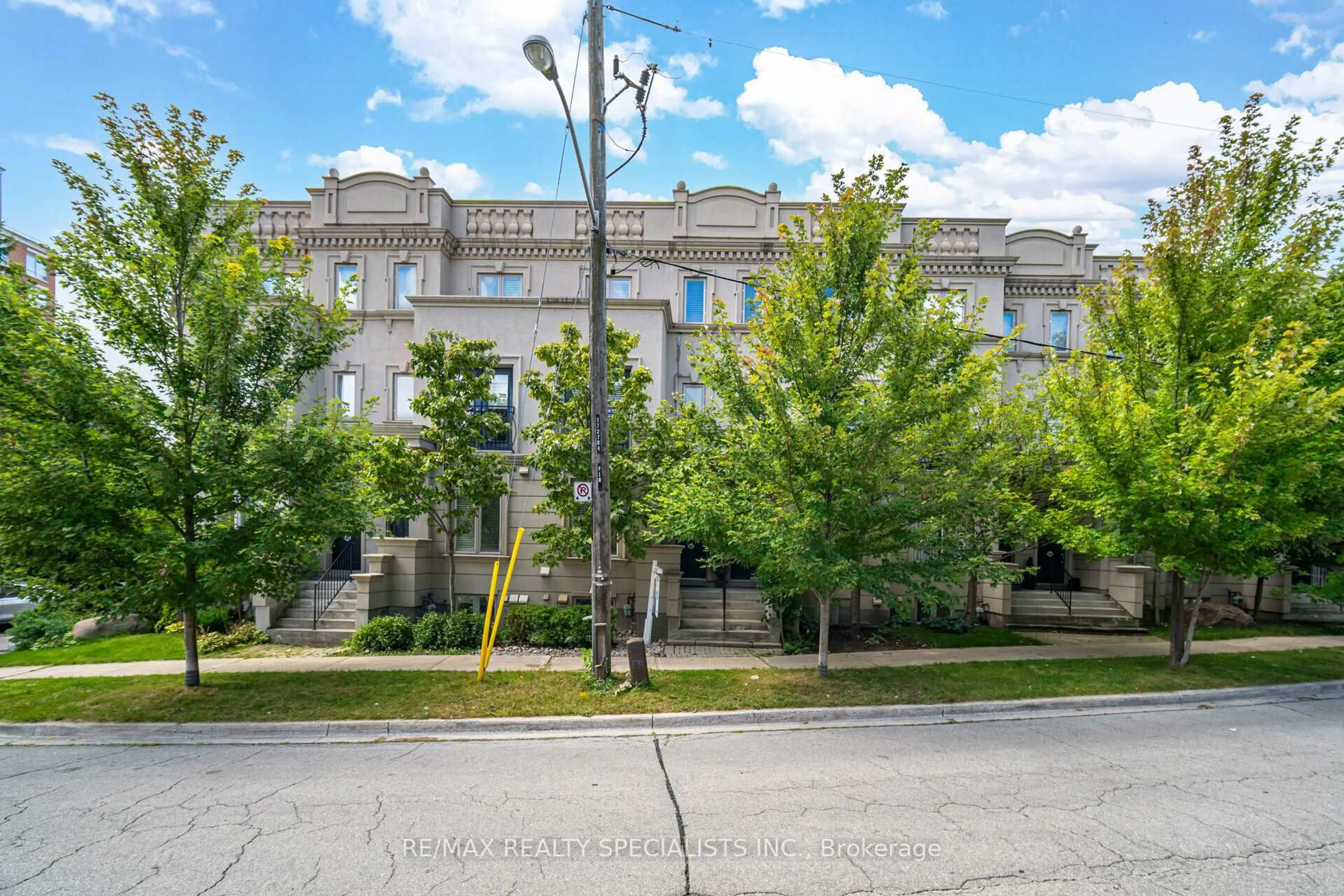Unknown for 8C Clairtrell Rd, Toronto Ontario M2N 5J6