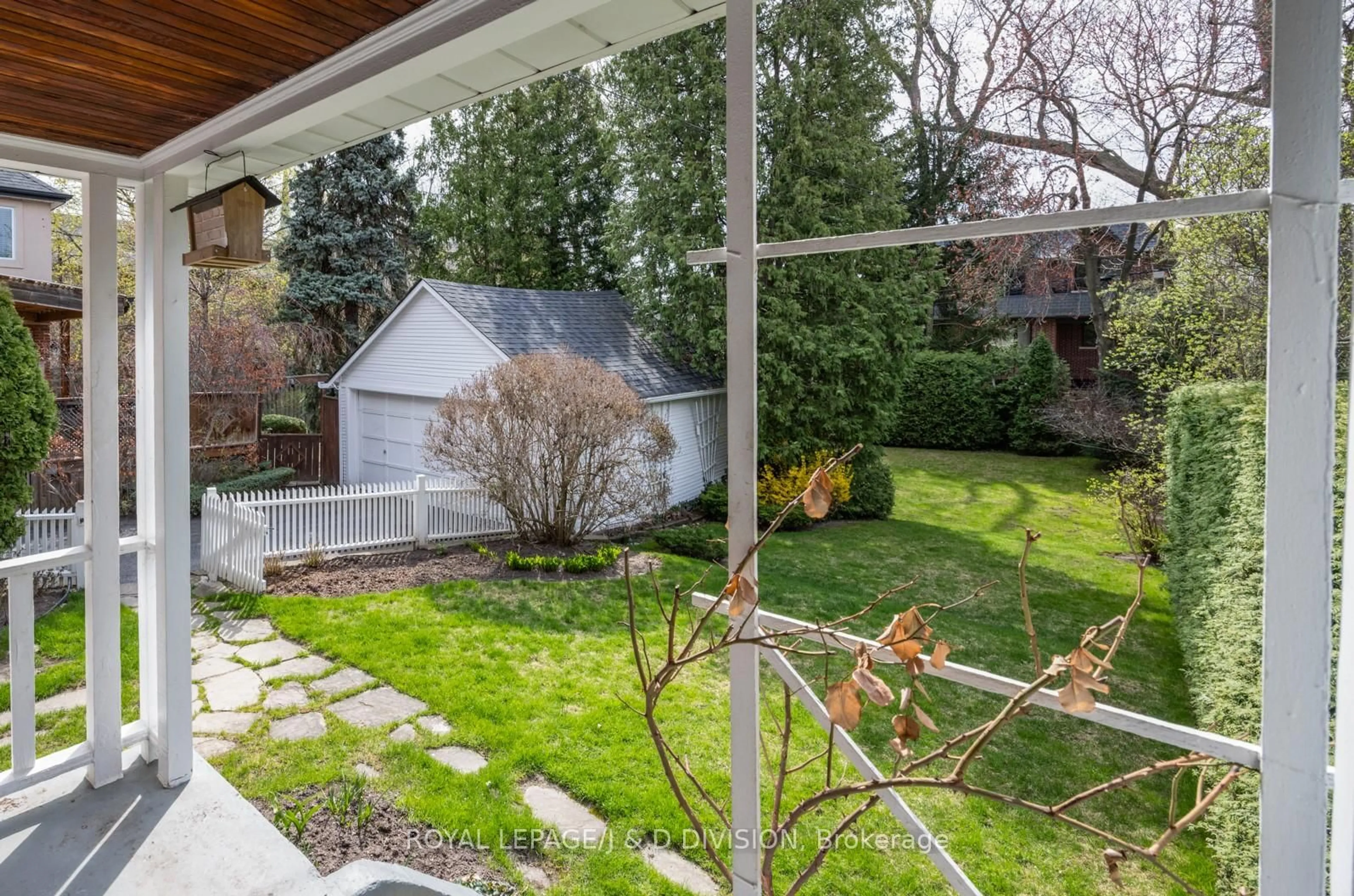 Patio, street for 285 St Leonards Ave, Toronto Ontario M4N 1K9