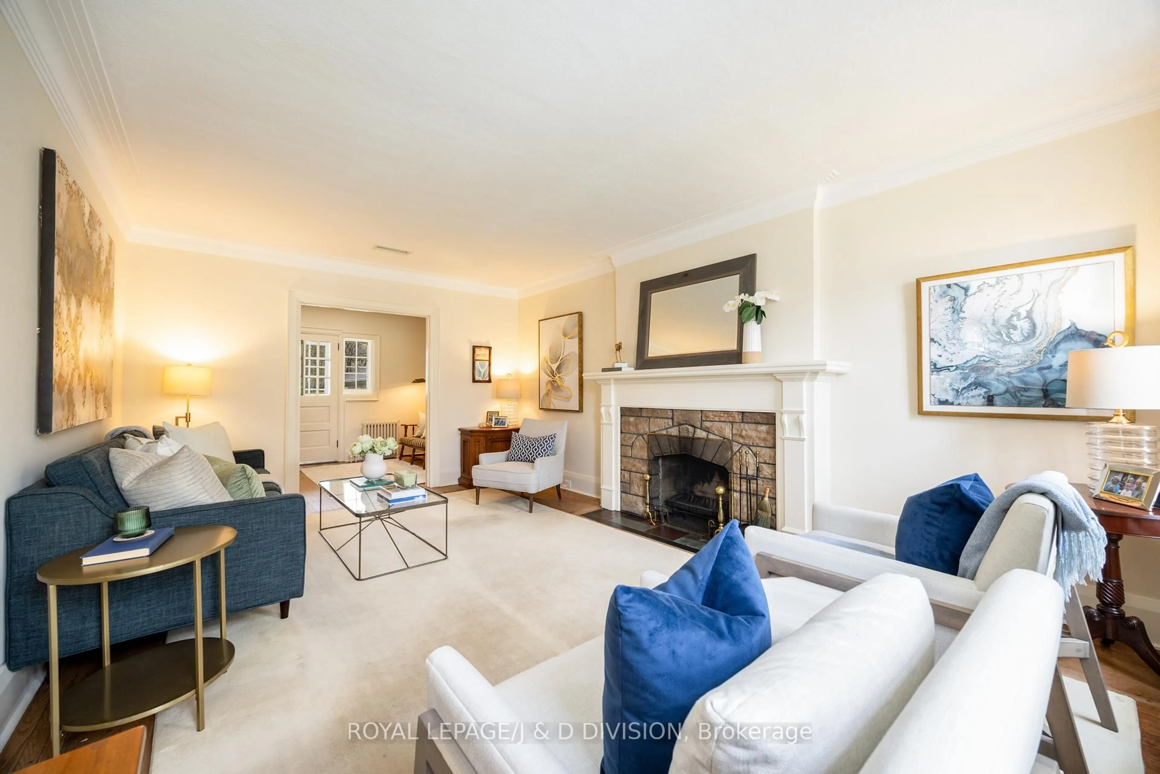 Living room with furniture, unknown for 285 St Leonards Ave, Toronto Ontario M4N 1K9