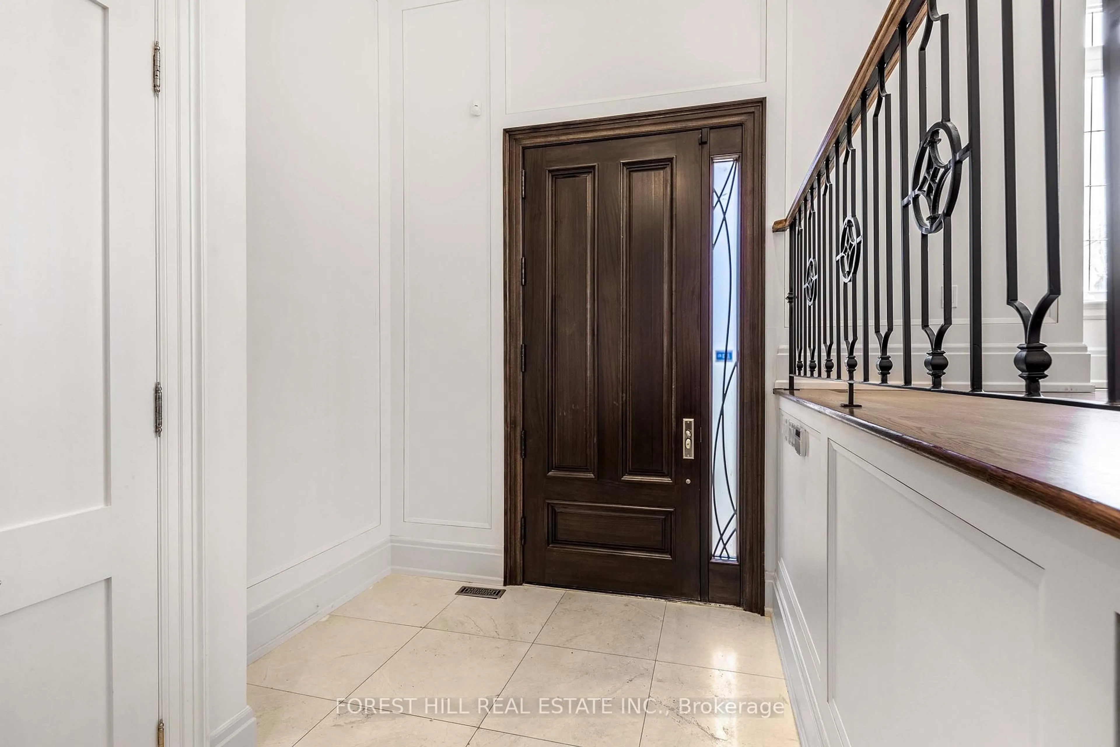 Indoor entryway for 192 Wilfred Ave, Toronto Ontario M2N 5C9