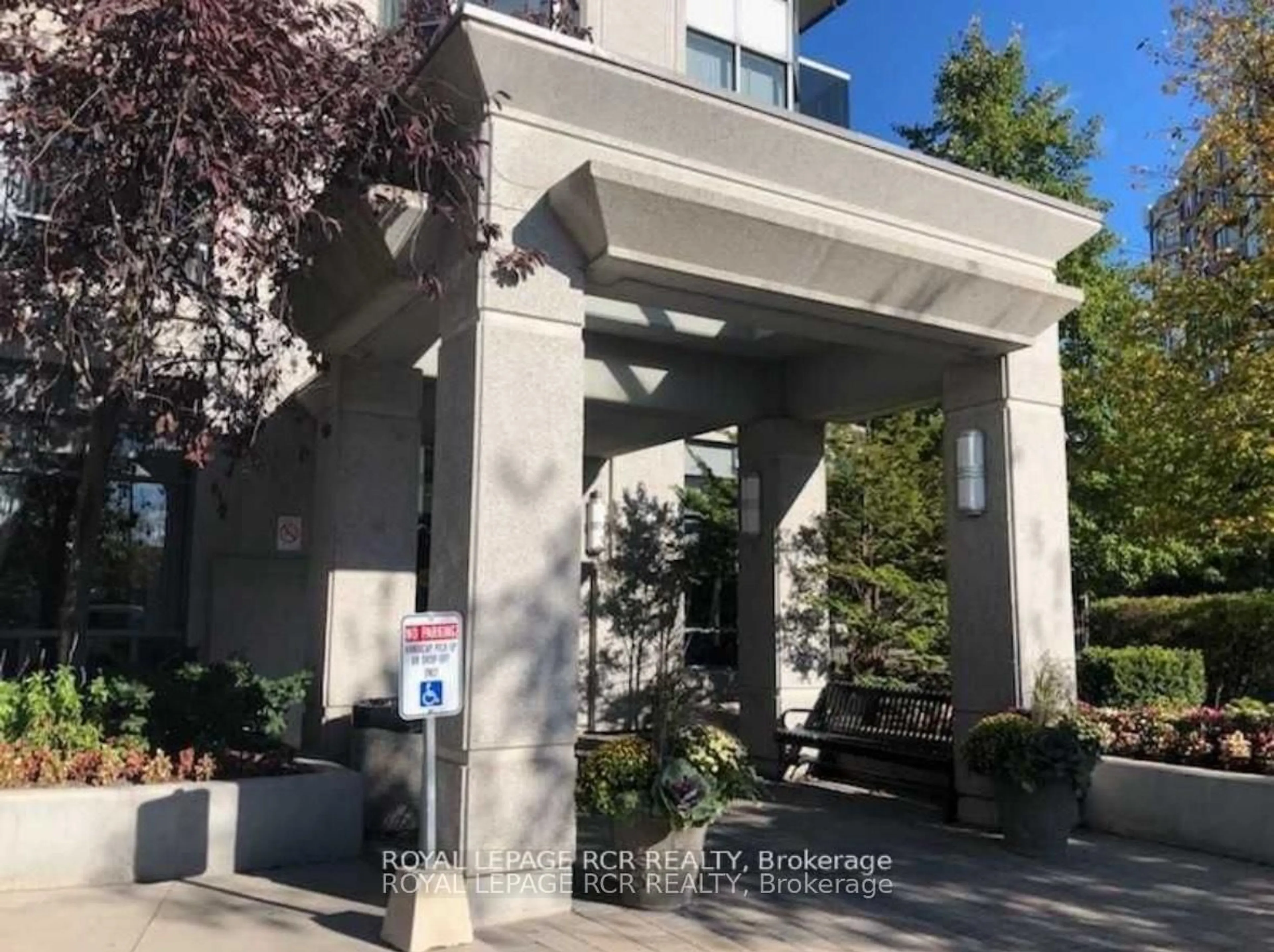 Indoor foyer for 35 Finch Ave #PH 201, Toronto Ontario M2N 6Z8