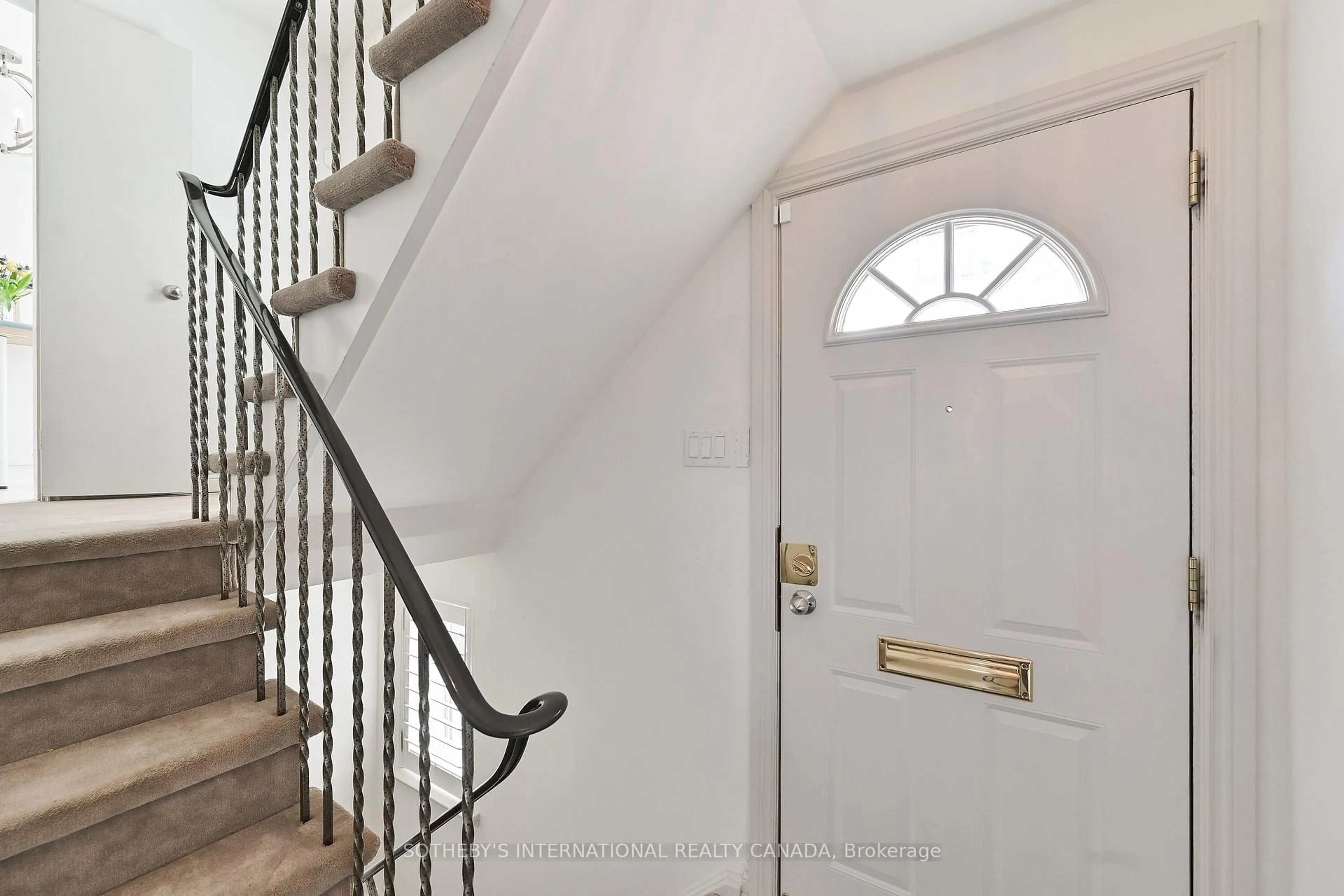 Indoor entryway for 7 Anvil Millway N/A #1, Toronto Ontario M2L 1P9