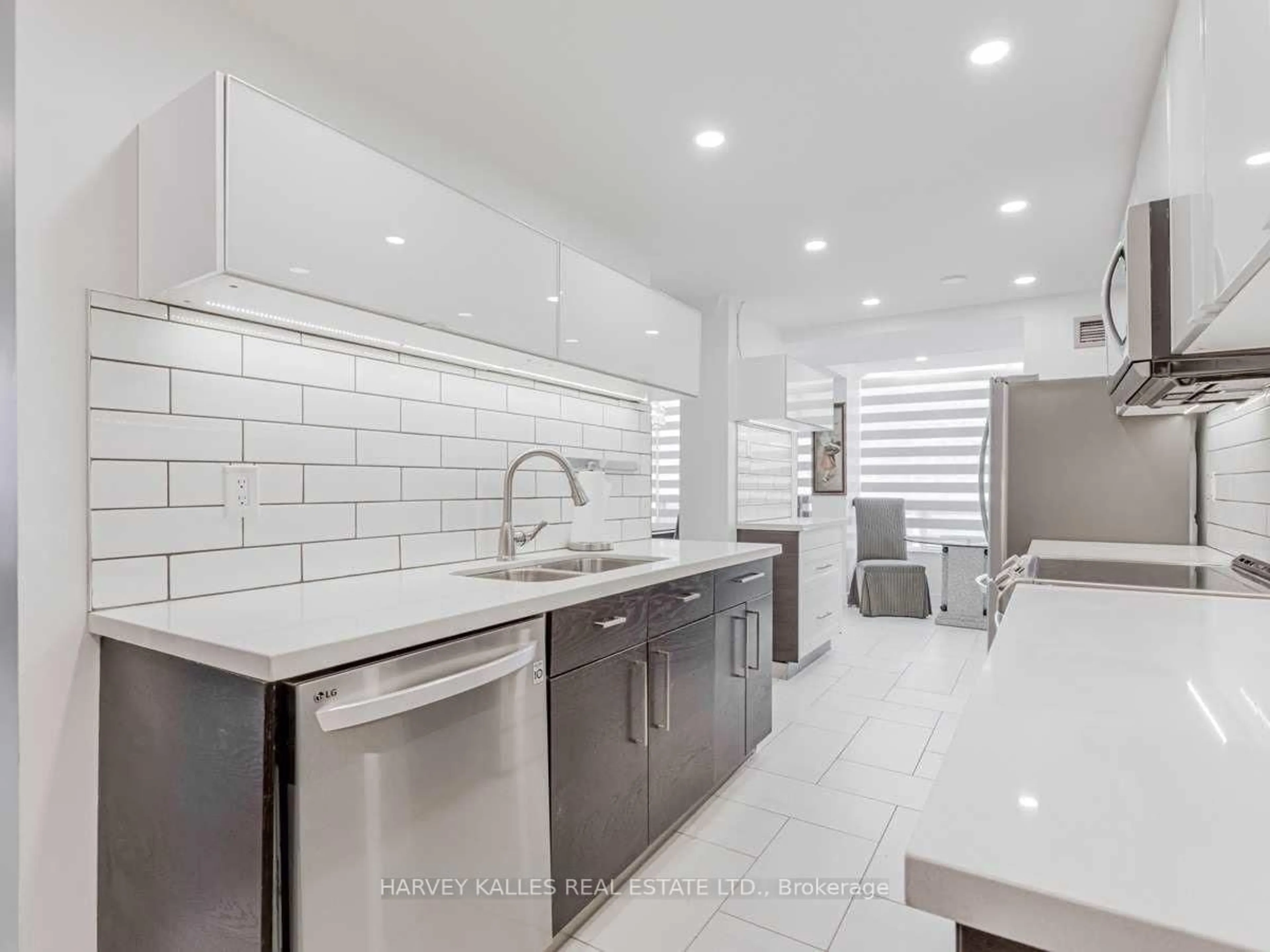 Contemporary kitchen, ceramic/tile floor for 5785 Yonge St #509, Toronto Ontario M2M 4J2
