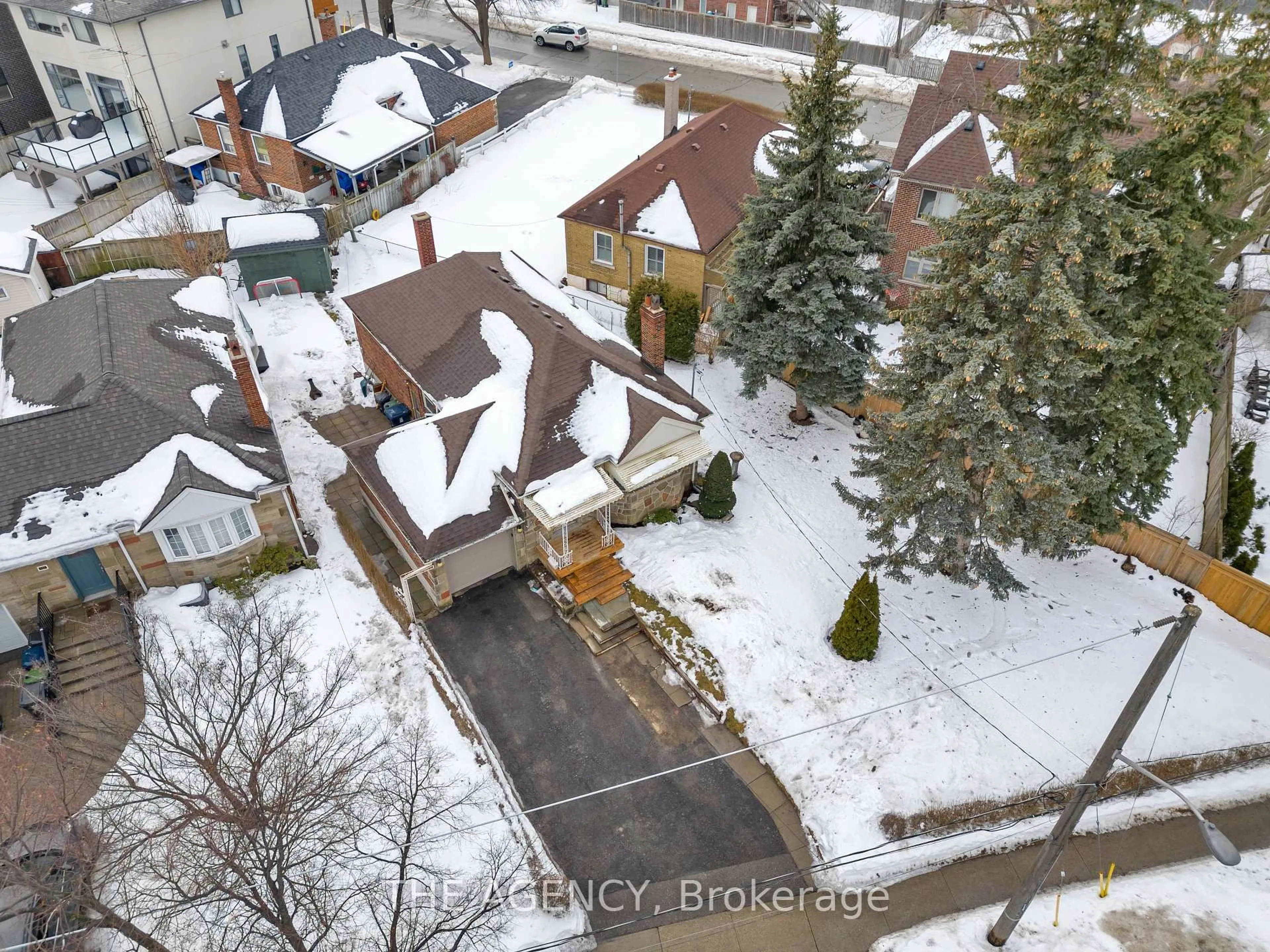 A pic from outside/outdoor area/front of a property/back of a property/a pic from drone, city buildings view from balcony for 229 Ridley Blvd, Toronto Ontario M5M 3M5
