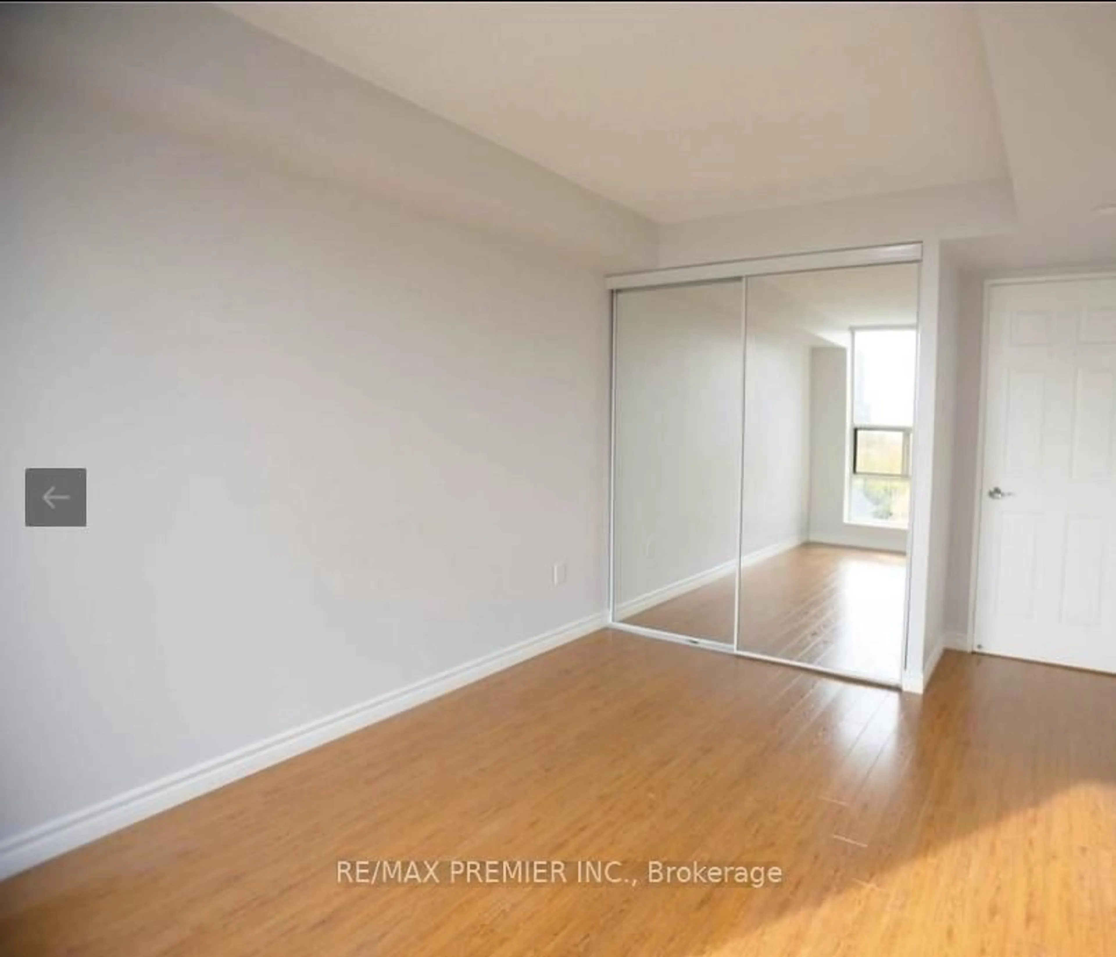A pic of a room for 725 King St #604, Toronto Ontario M5V 2W9