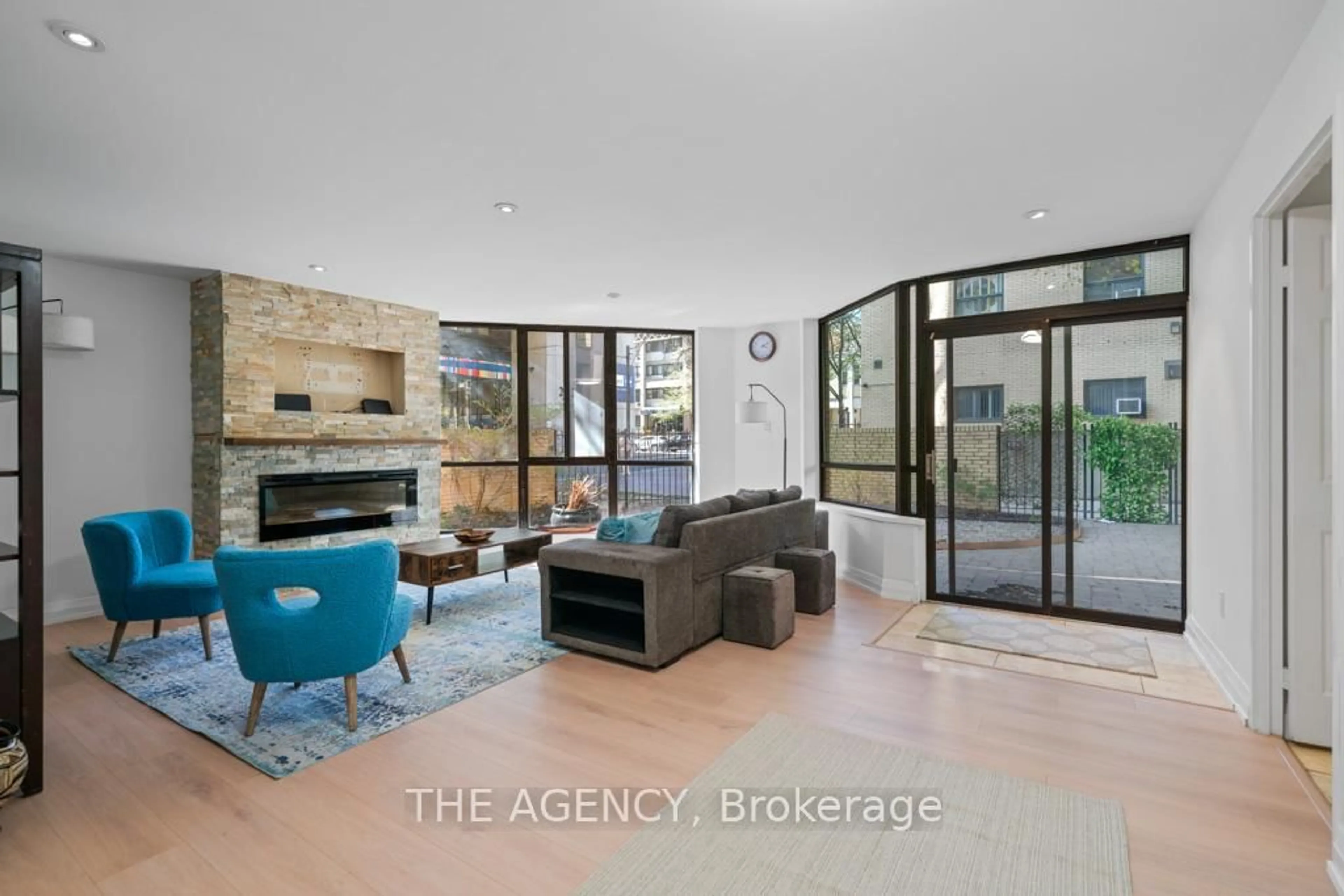 Indoor foyer for 211 St Patrick St #107, Toronto Ontario M5T 2Y9