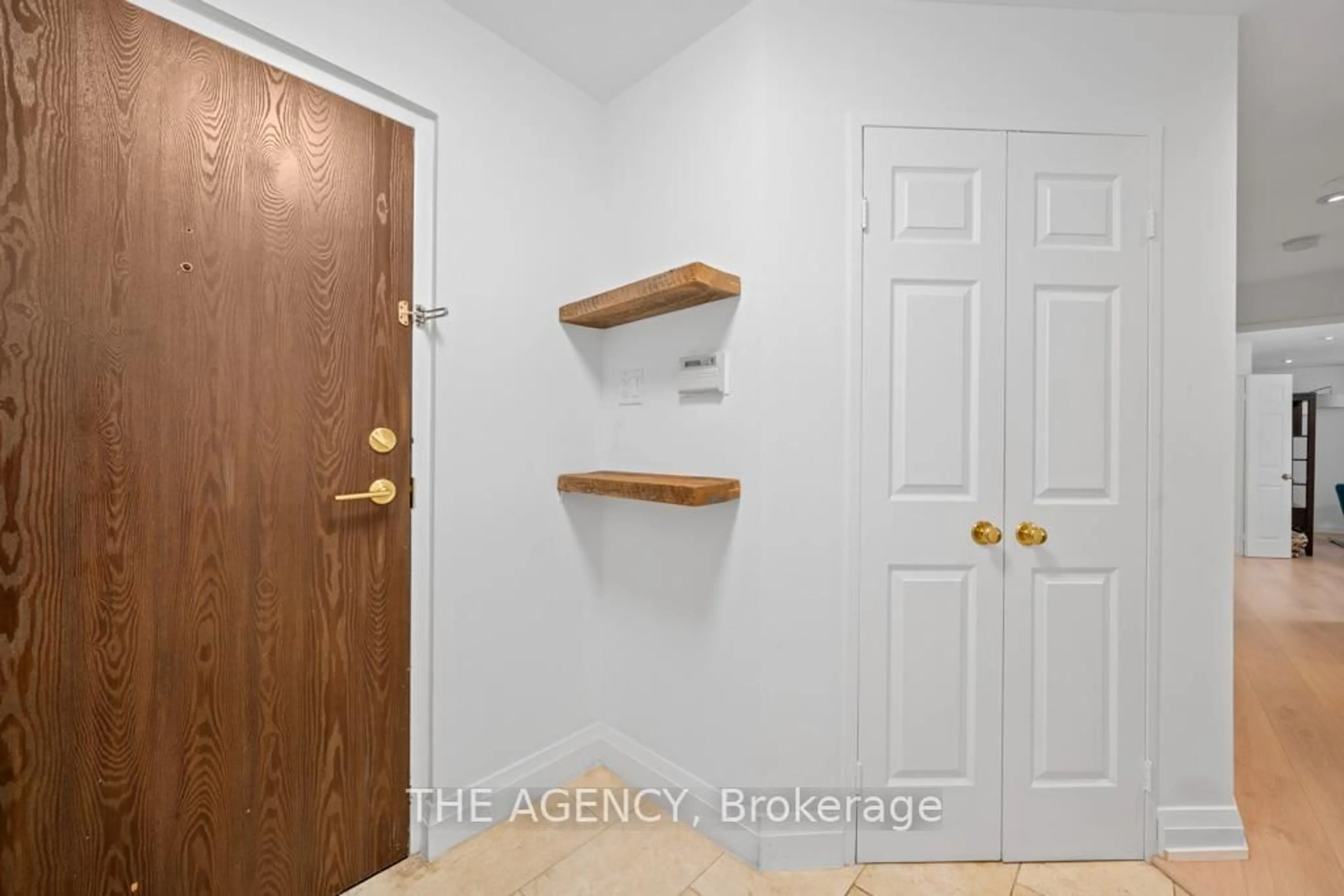 Indoor entryway for 211 St Patrick St #107, Toronto Ontario M5T 2Y9
