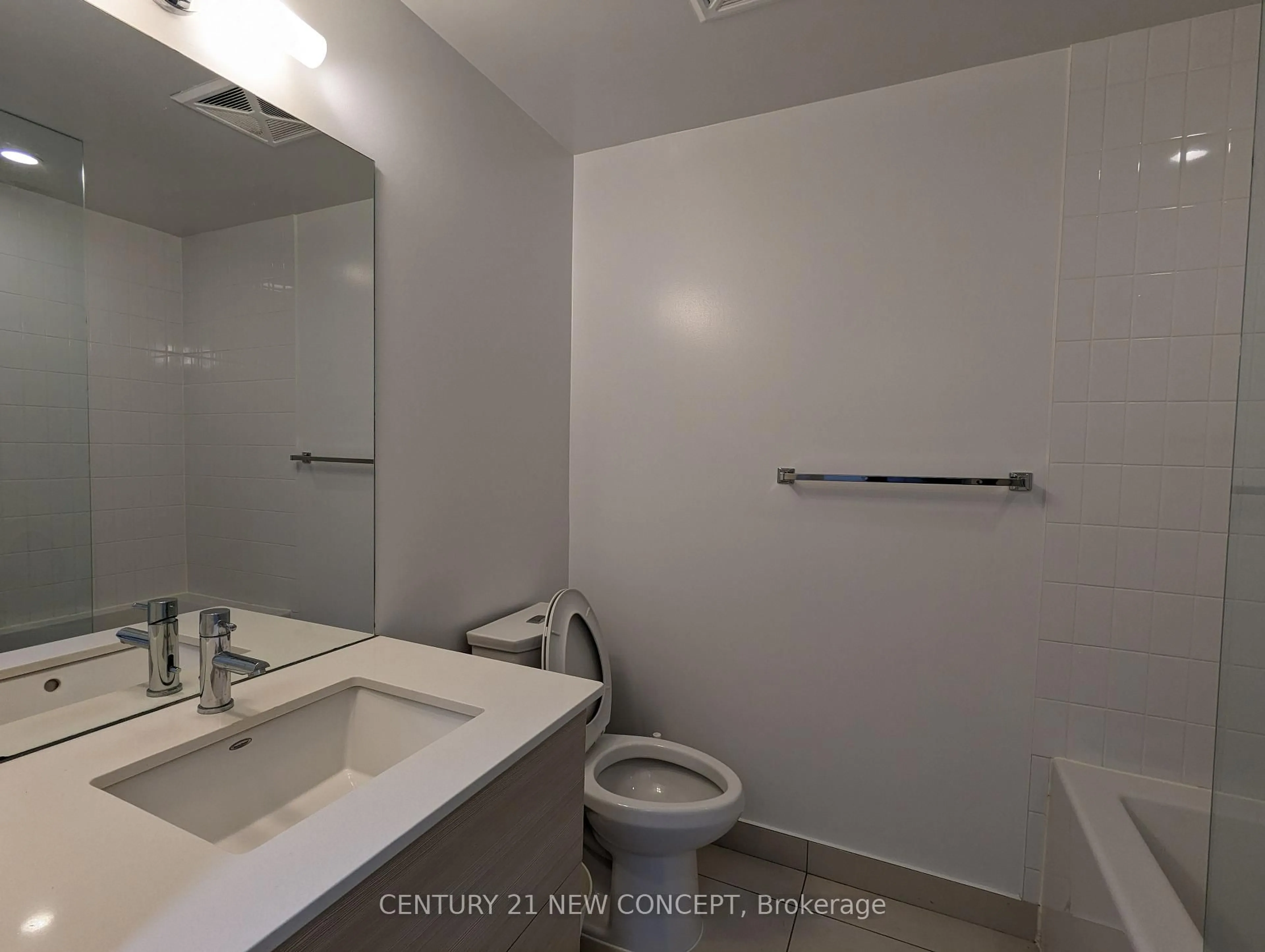 Standard bathroom, unknown for 210 Simcoe St #613, Toronto Ontario M5T 0A9