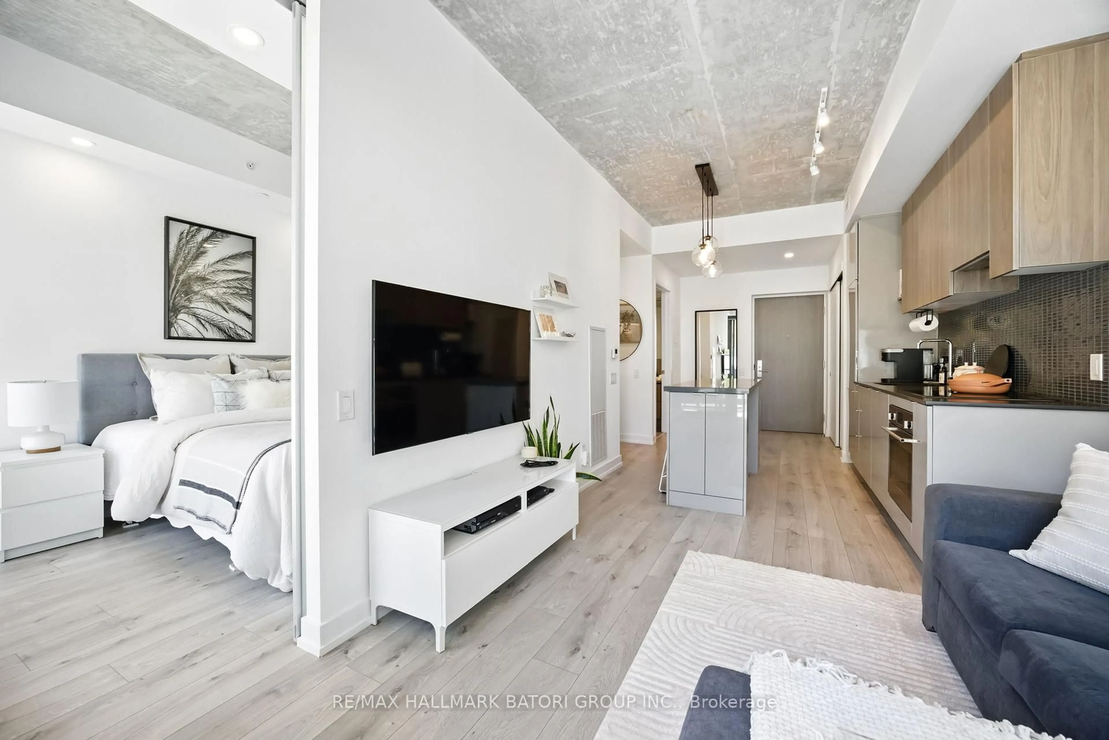 Unknown for 161 Roehampton Ave #216, Toronto Ontario M4P 0C8