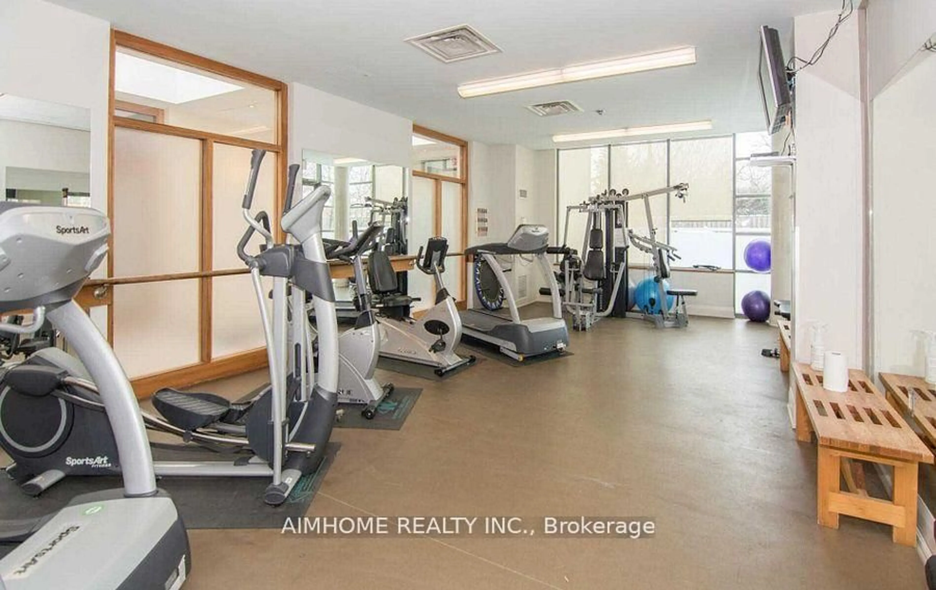 Gym or fitness room for 3830 Bathurst St #410, Toronto Ontario M3H 6C5