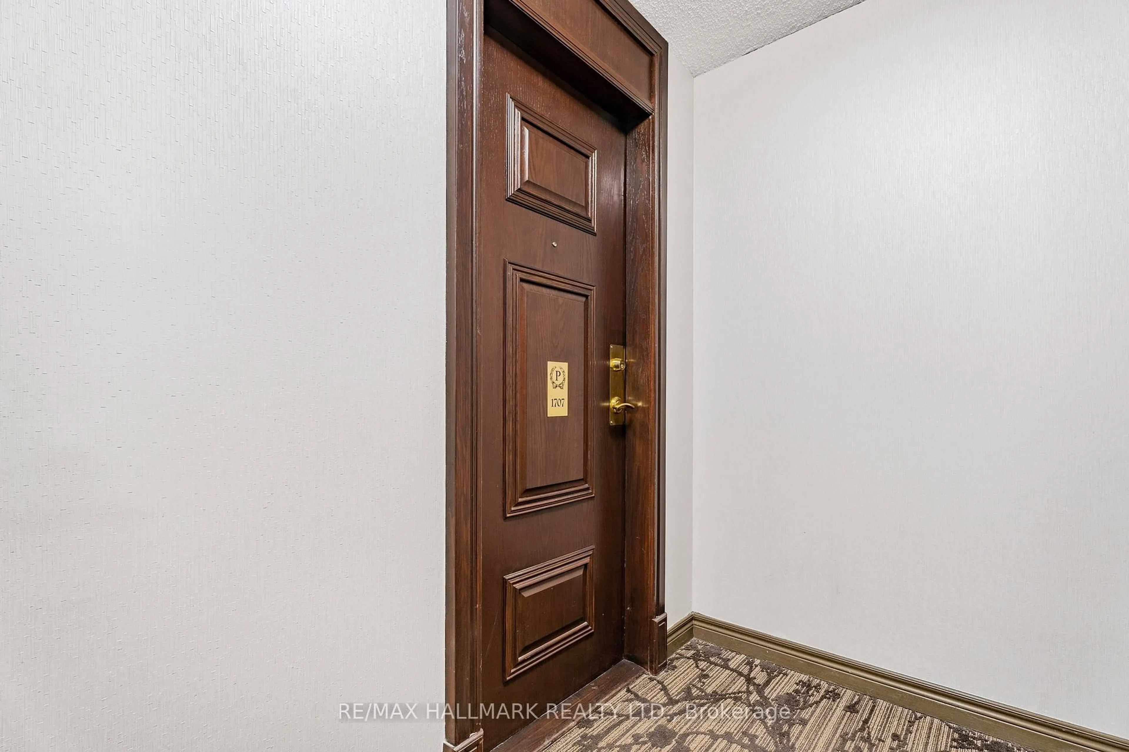 Indoor foyer for 20 Olive Ave #1707, Toronto Ontario M2N 7G5