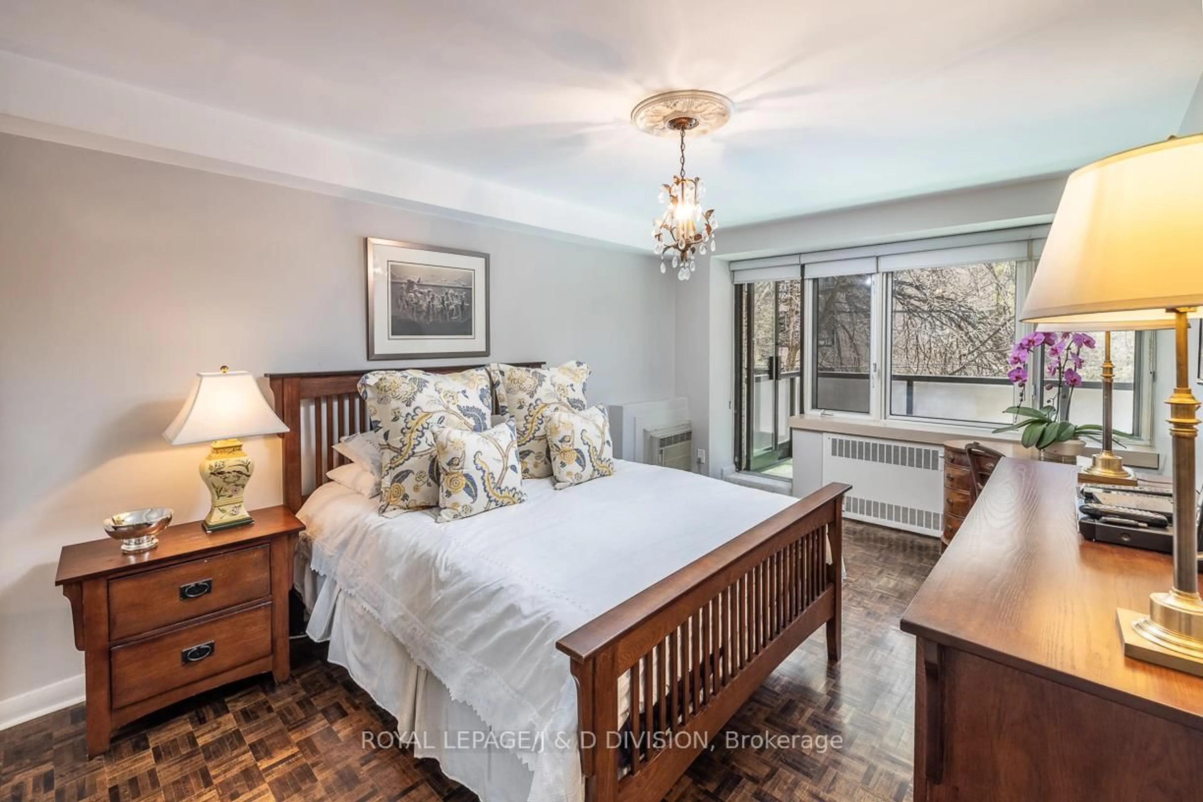 Bedroom with bed, unknown for 120 Rosedale Valley Rd #201, Toronto Ontario M4W 1P8