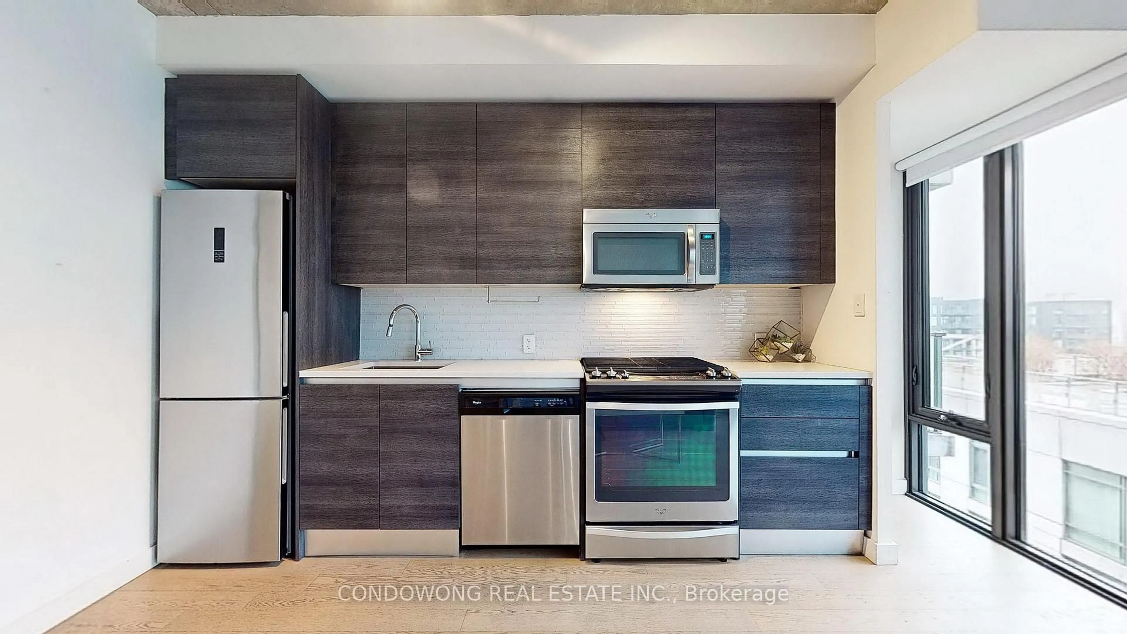 Standard kitchen, ceramic/tile floor for 111 Bathurst St #1410, Toronto Ontario M5V 0M9