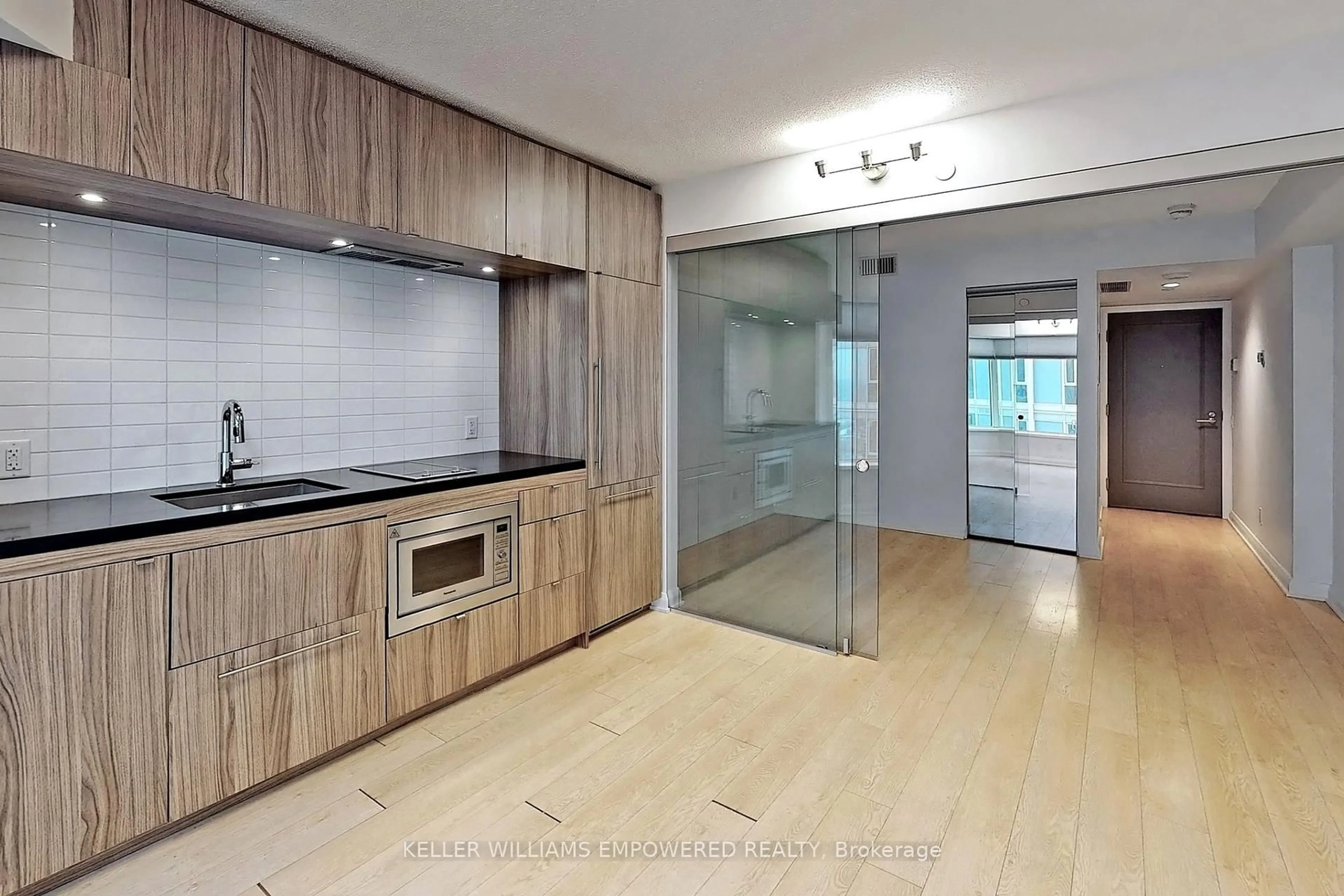 Unknown for 155 Yorkville Ave #2811, Toronto Ontario M5R 0B4