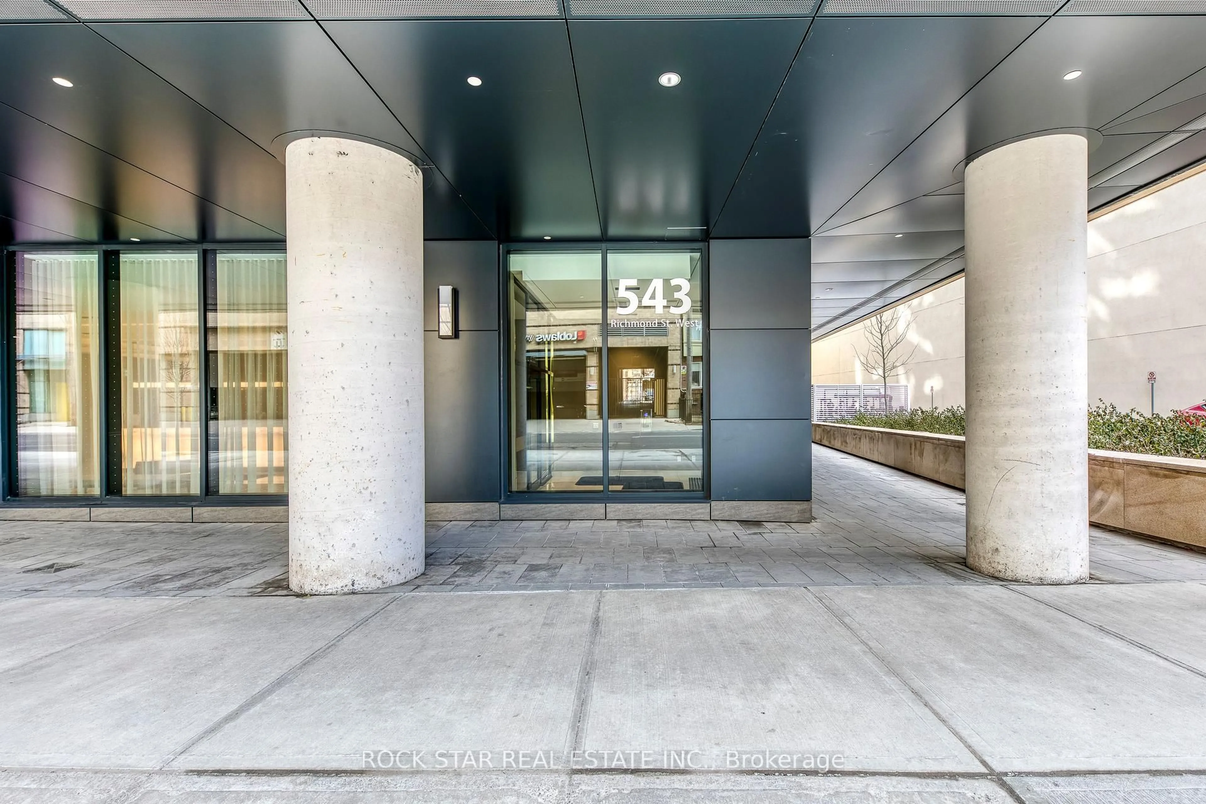 Indoor foyer for 543 Richmond St #228, Toronto Ontario M5V 0W9