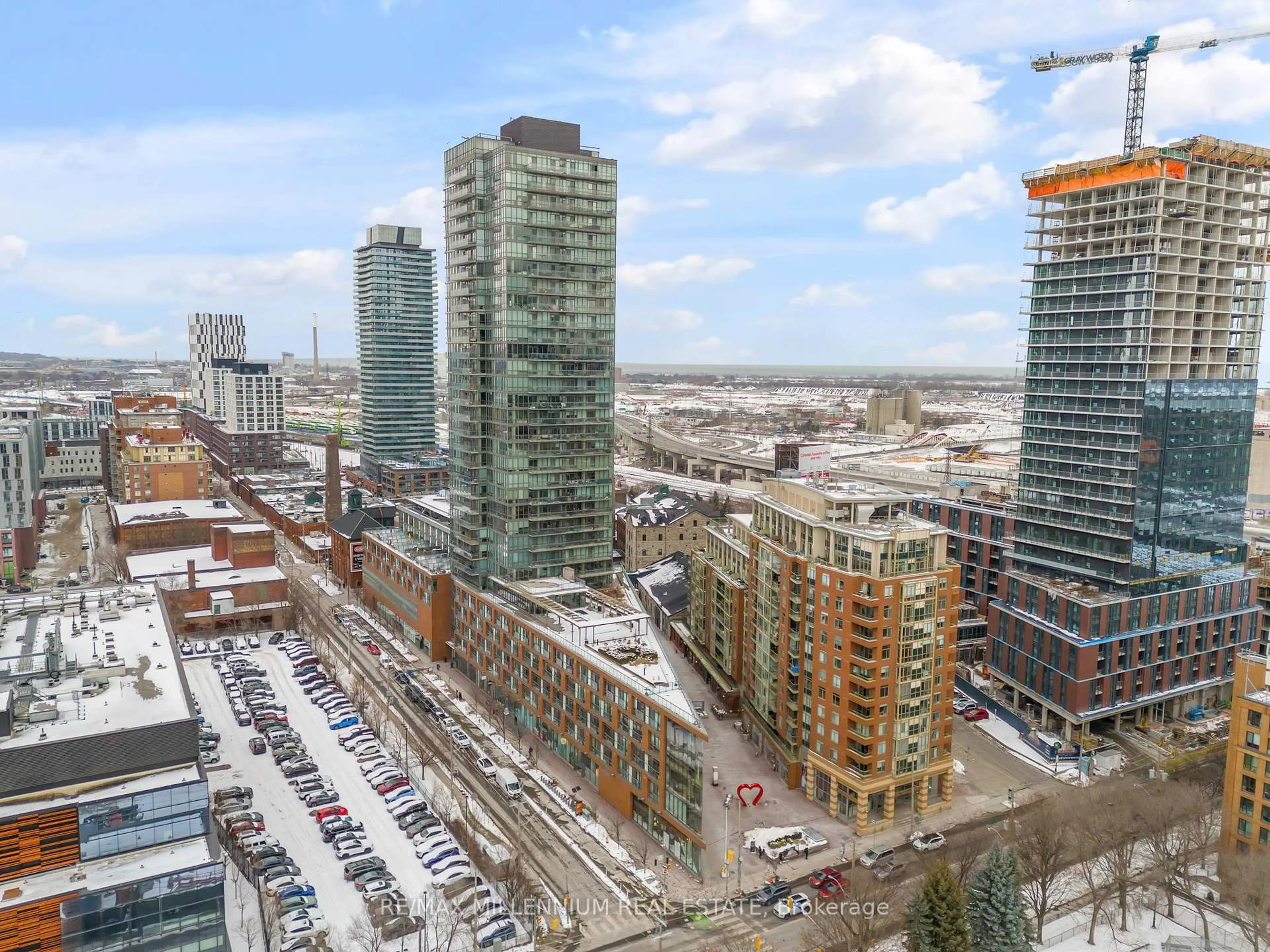 A pic from outside/outdoor area/front of a property/back of a property/a pic from drone, city buildings view from balcony for 33 Mill St #501, Toronto Ontario M5A 3R3