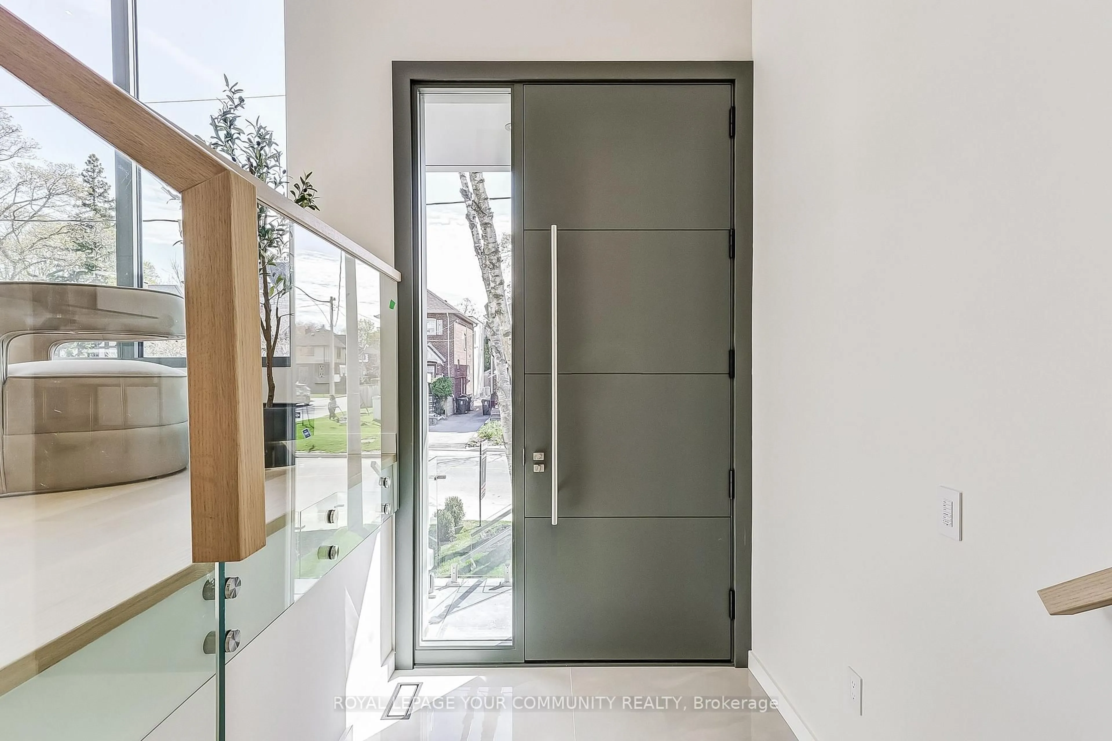 Indoor entryway for 86 Latimer Ave, Toronto Ontario M5N 2M2
