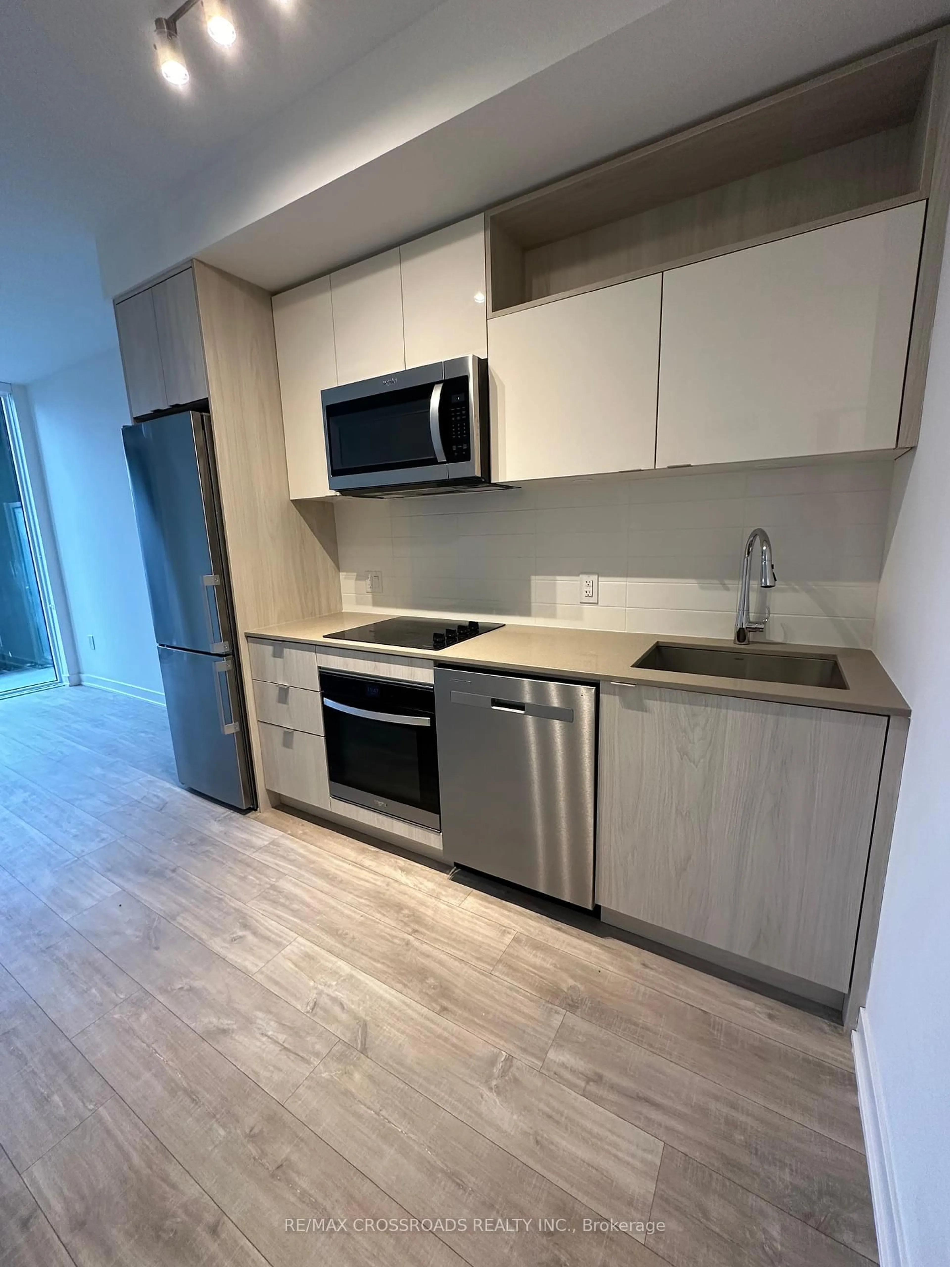 Standard kitchen, unknown for 70 Princess St #406, Toronto Ontario M5A 0X6