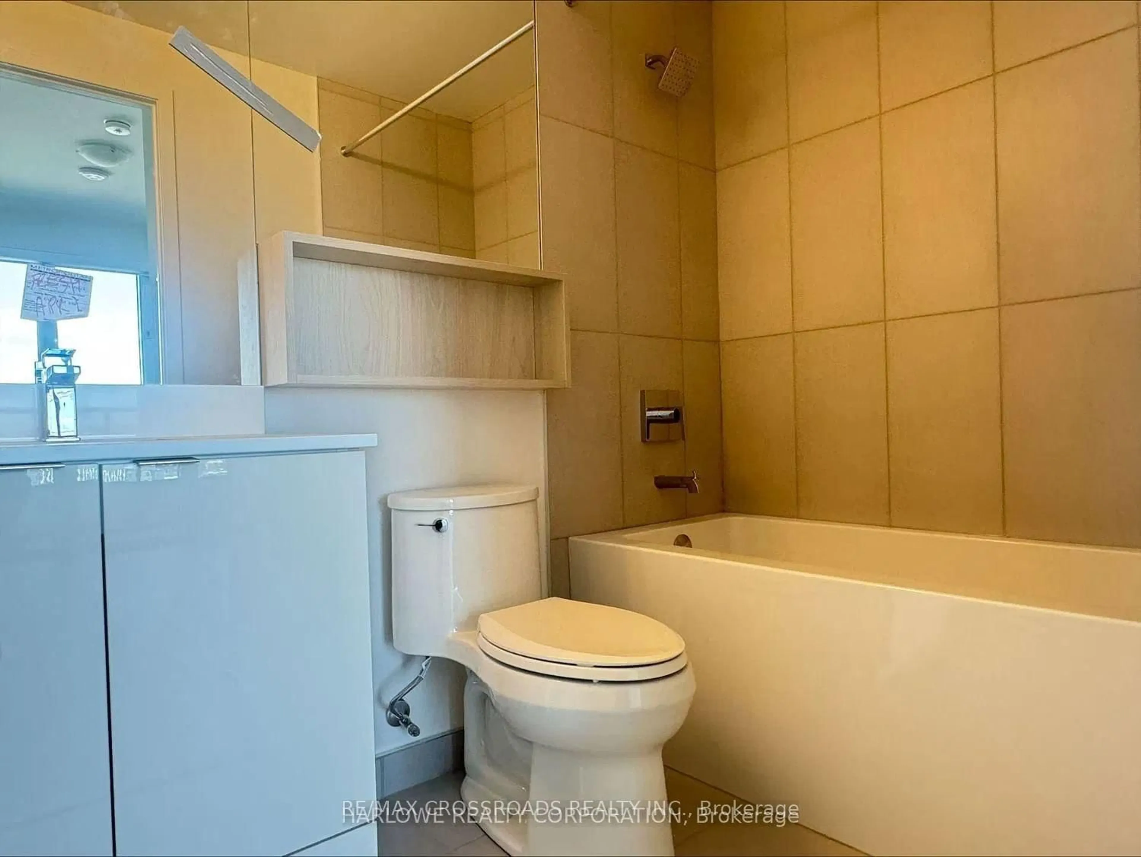 Standard bathroom, ceramic/tile floor for 70 Princess St #2104, Toronto Ontario M5A 0X6