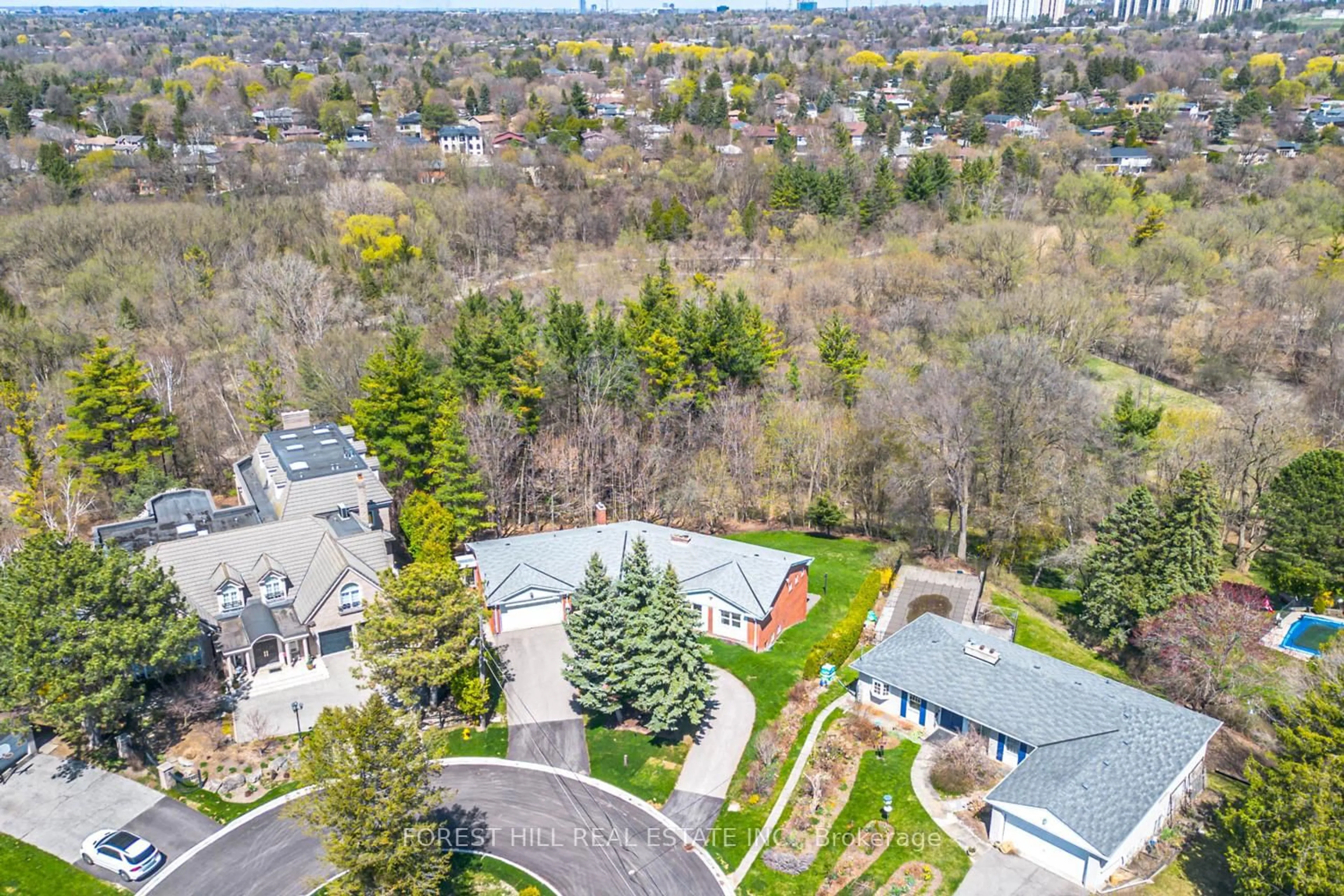 A pic from outside/outdoor area/front of a property/back of a property/a pic from drone, unknown for 10 Courtwood Pl, Toronto Ontario M2K 1Z9
