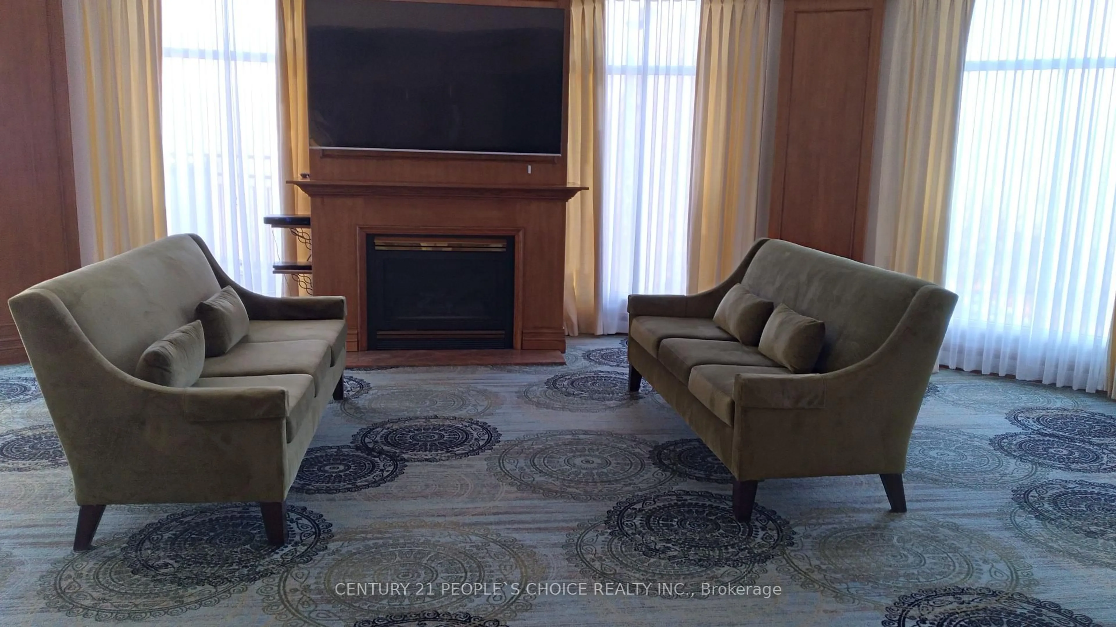 Living room with furniture, carpet floor for 18 Concorde Pl #705, Toronto Ontario M3C 3T9