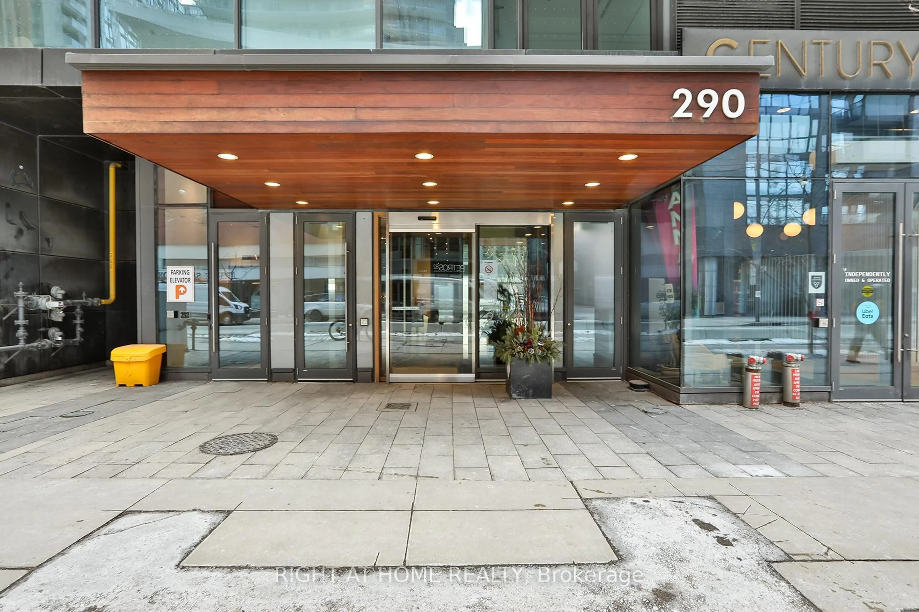 Indoor foyer for 290 Adelaide St #1903, Toronto Ontario M5V 1P6