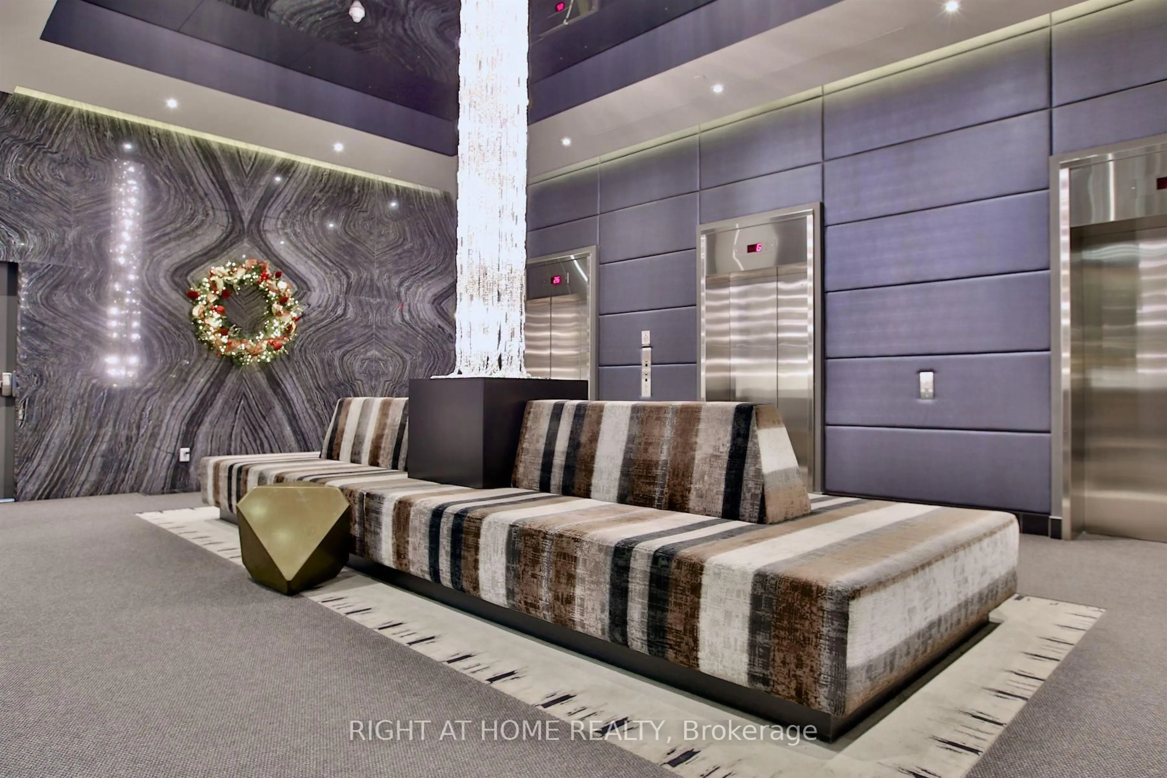 Lobby for 290 Adelaide St #1903, Toronto Ontario M5V 1P6