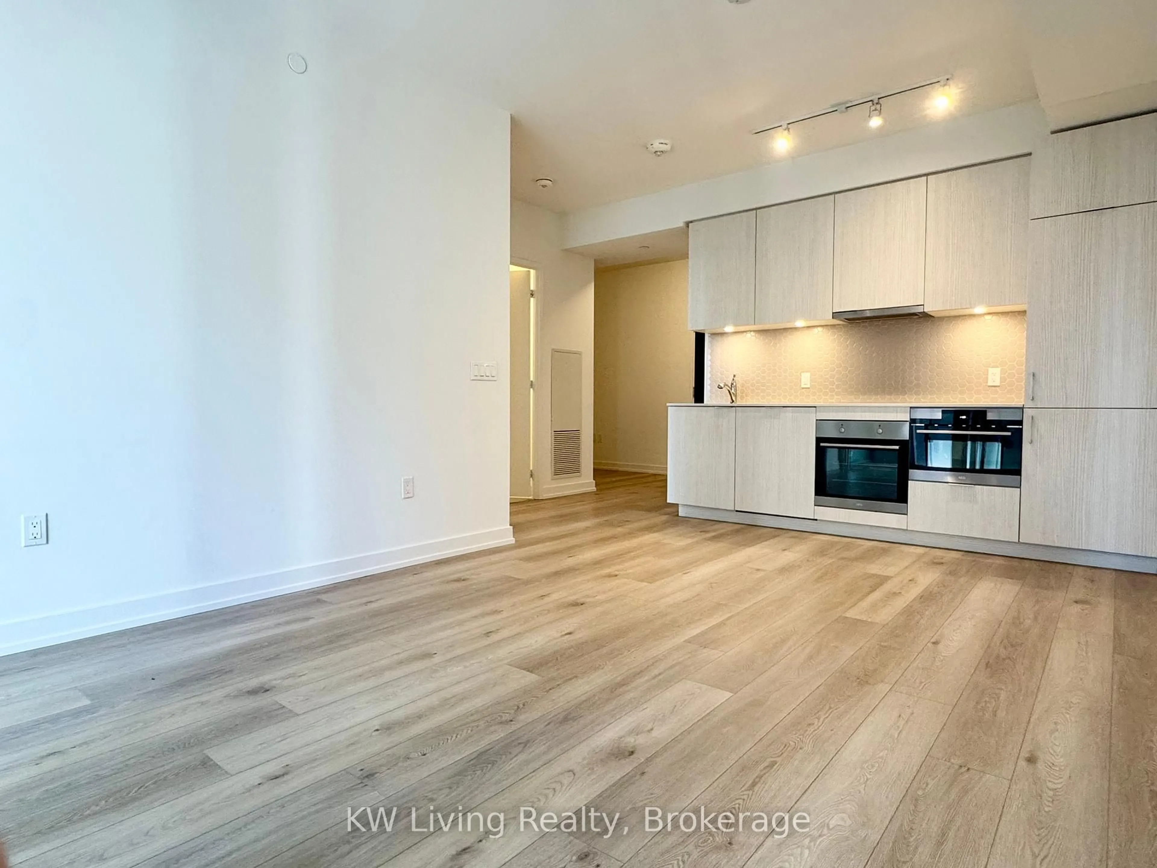 Open concept kitchen, unknown for 158 Front St #517, Toronto Ontario M5A 0K9