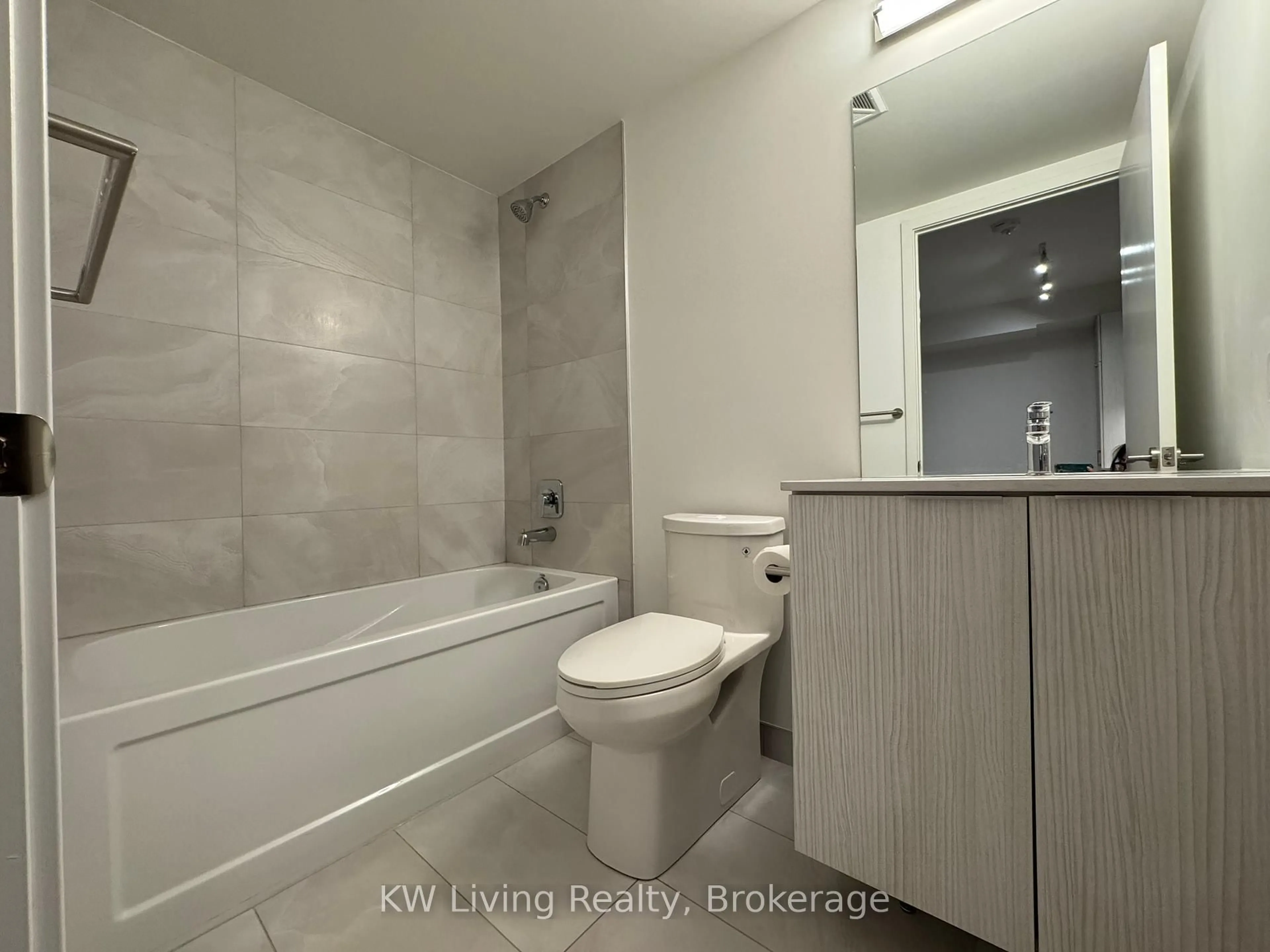 Standard bathroom, unknown for 158 Front St #517, Toronto Ontario M5A 0K9