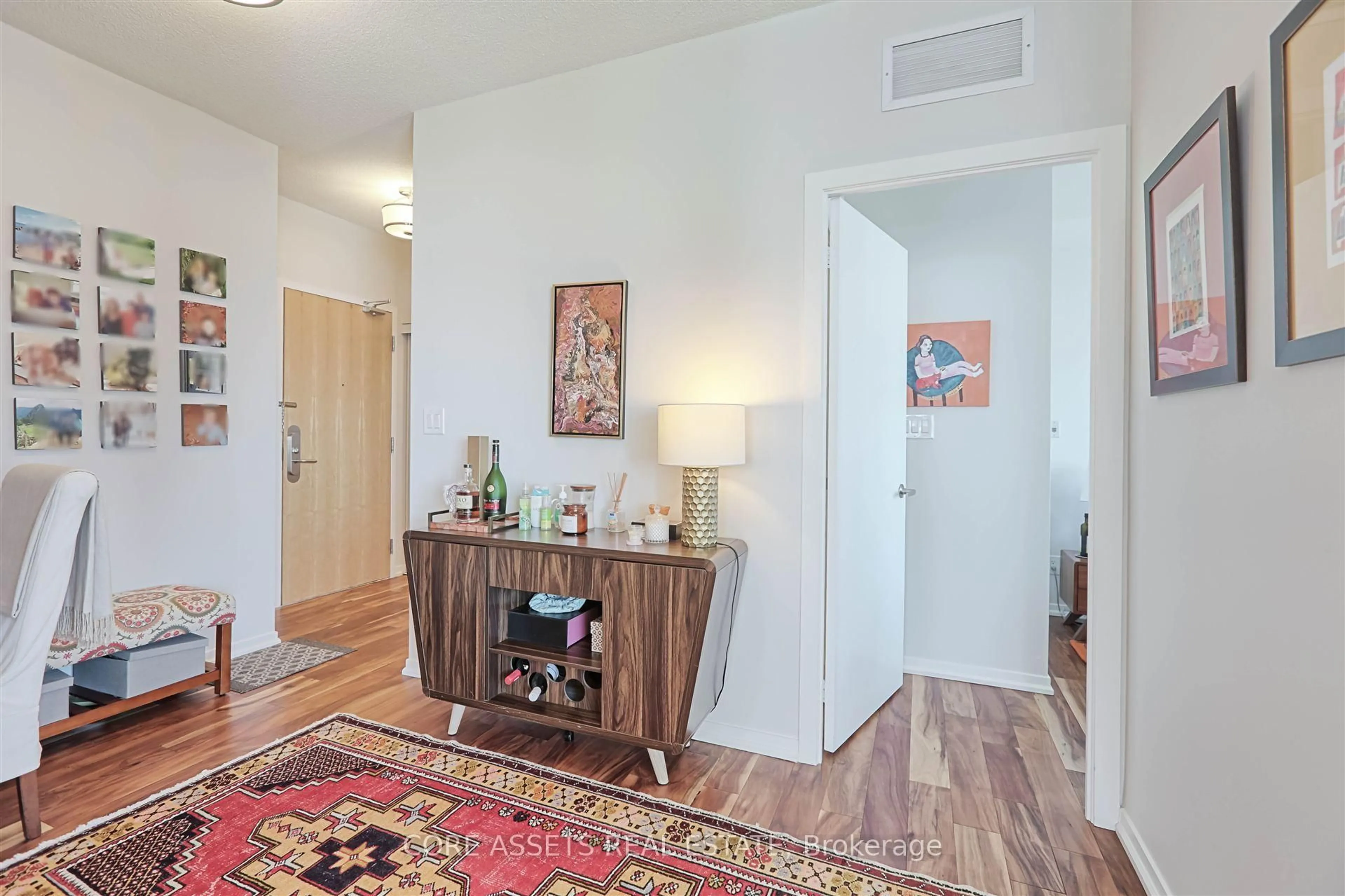 Indoor entryway for 65 Bremner Blvd #4010, Toronto Ontario M5J 0A7