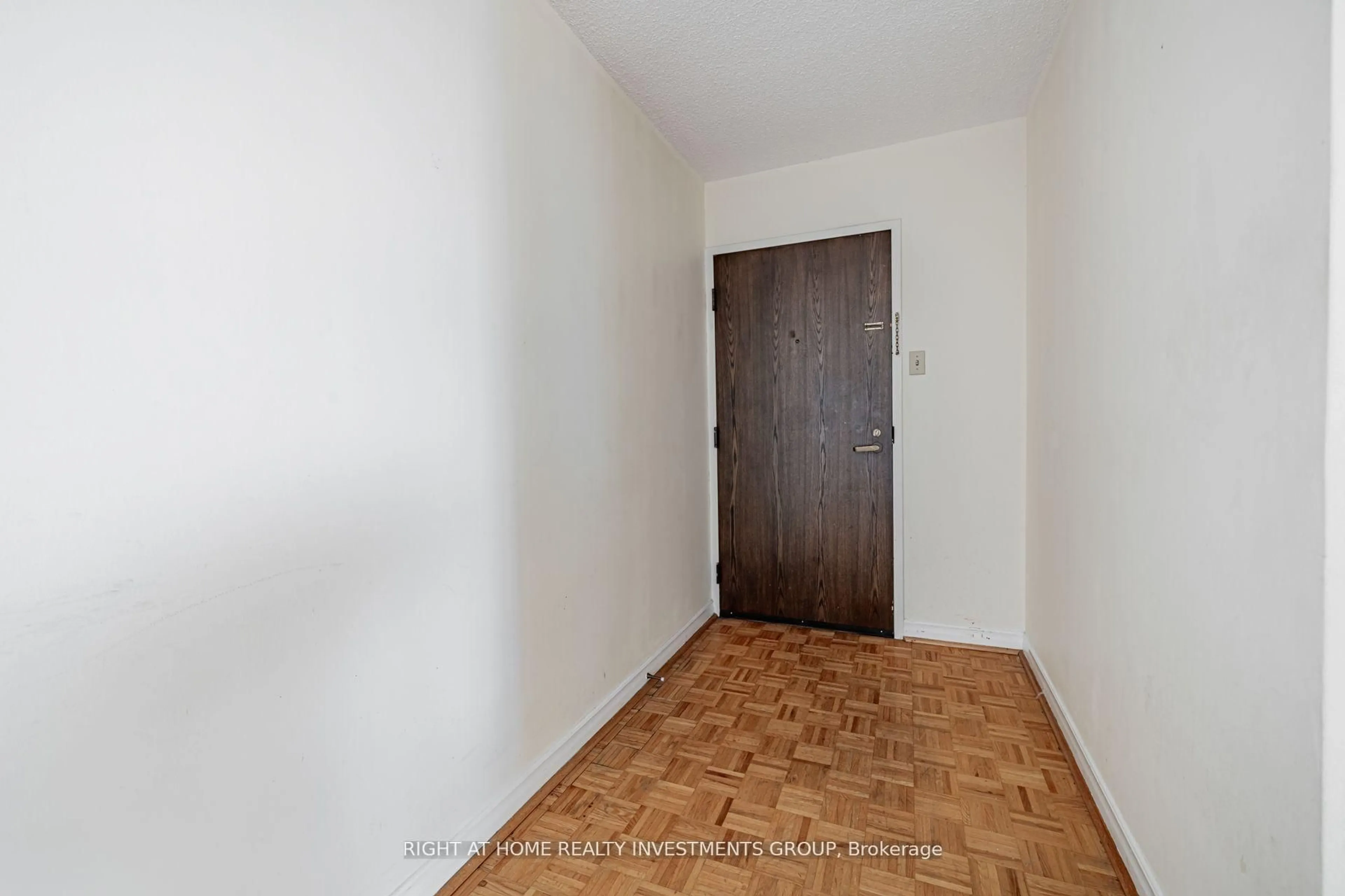 A pic of a room for 65 Harbour Sq #1910, Toronto Ontario M5J 2L4