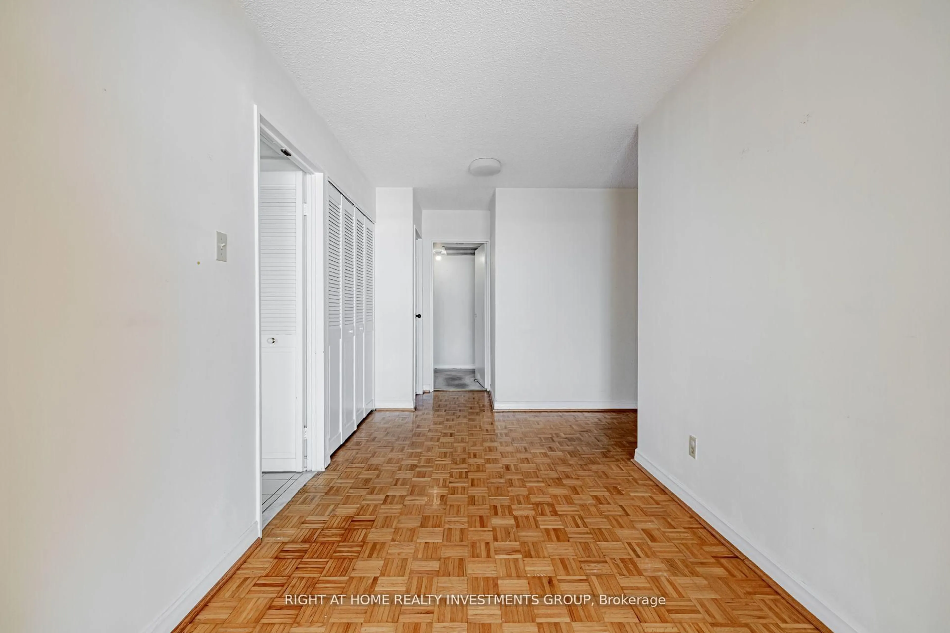 Indoor foyer for 65 Harbour Sq #1910, Toronto Ontario M5J 2L4