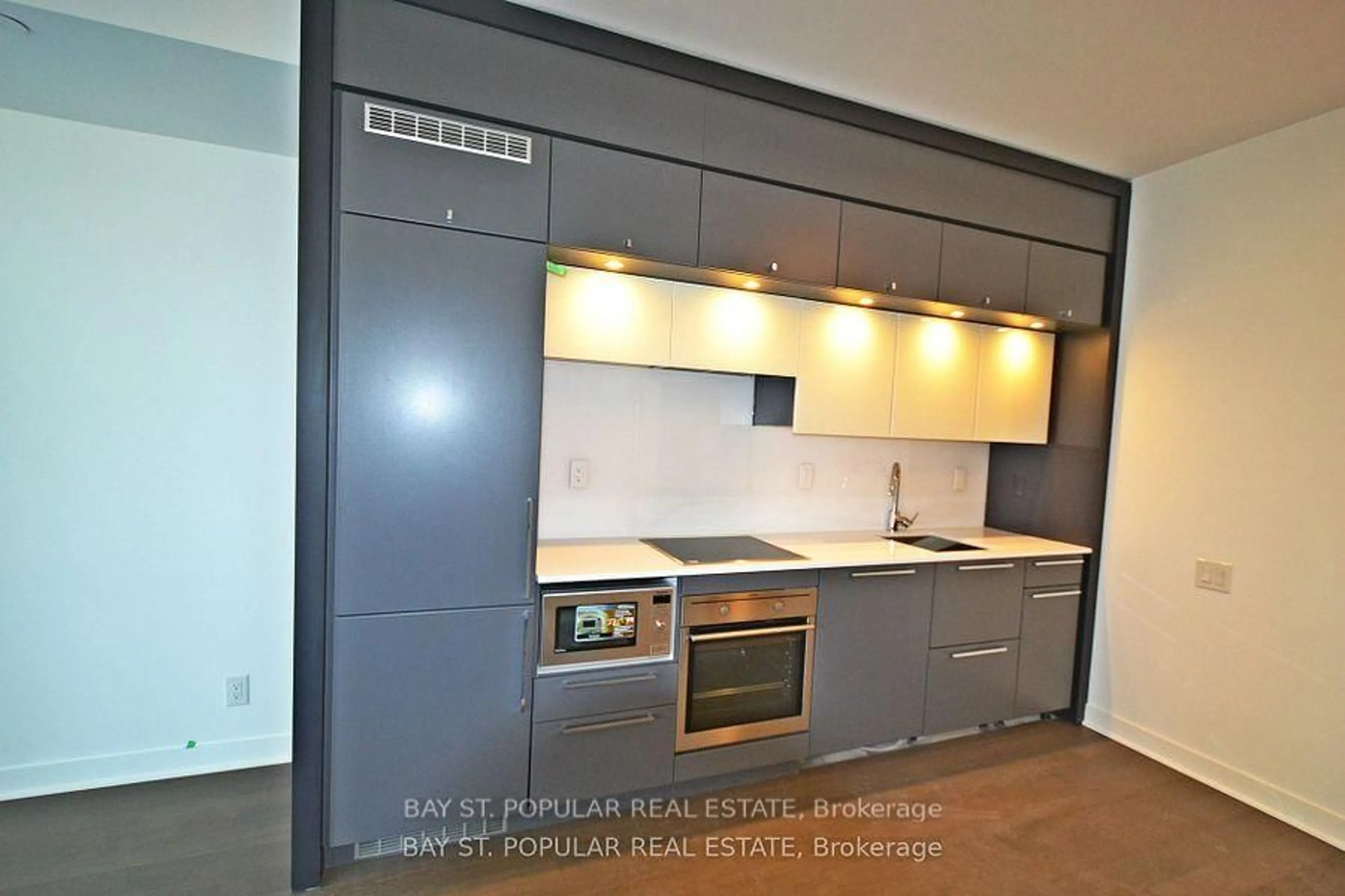 Standard kitchen, unknown for 15 Grenville St #1407, Toronto Ontario M4Y 0B9